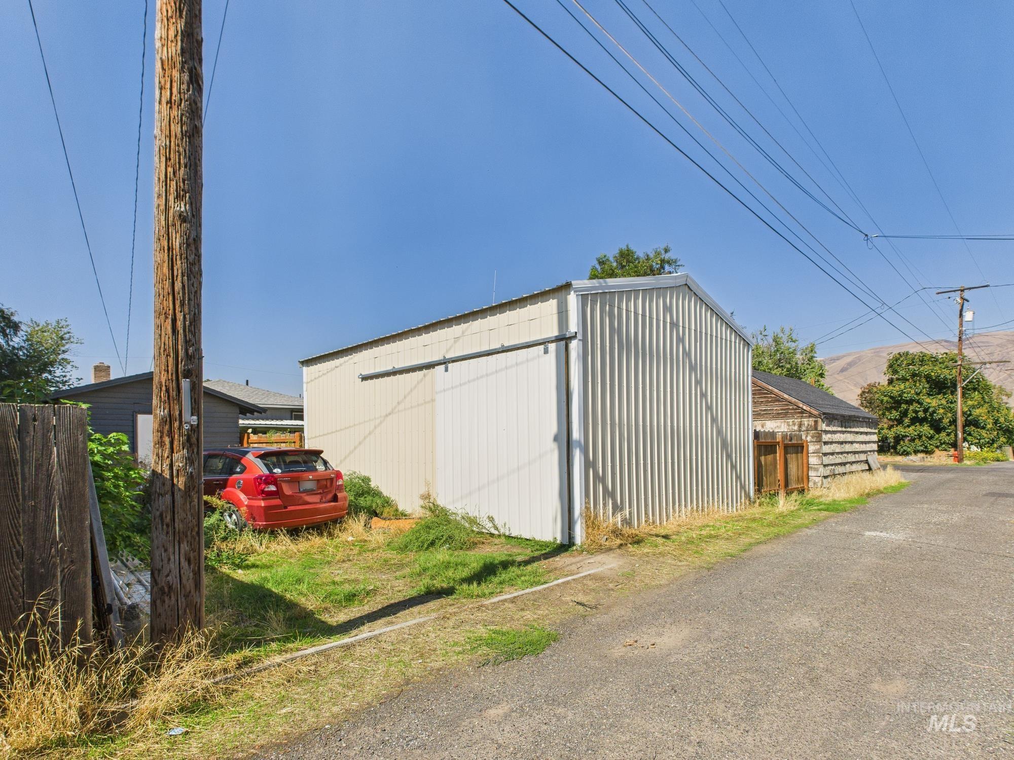 705 12th Street, Clarkston, Washington 99403, 4 Bedrooms, 2 Bathrooms, Residential For Sale, Price $355,000, 98961933