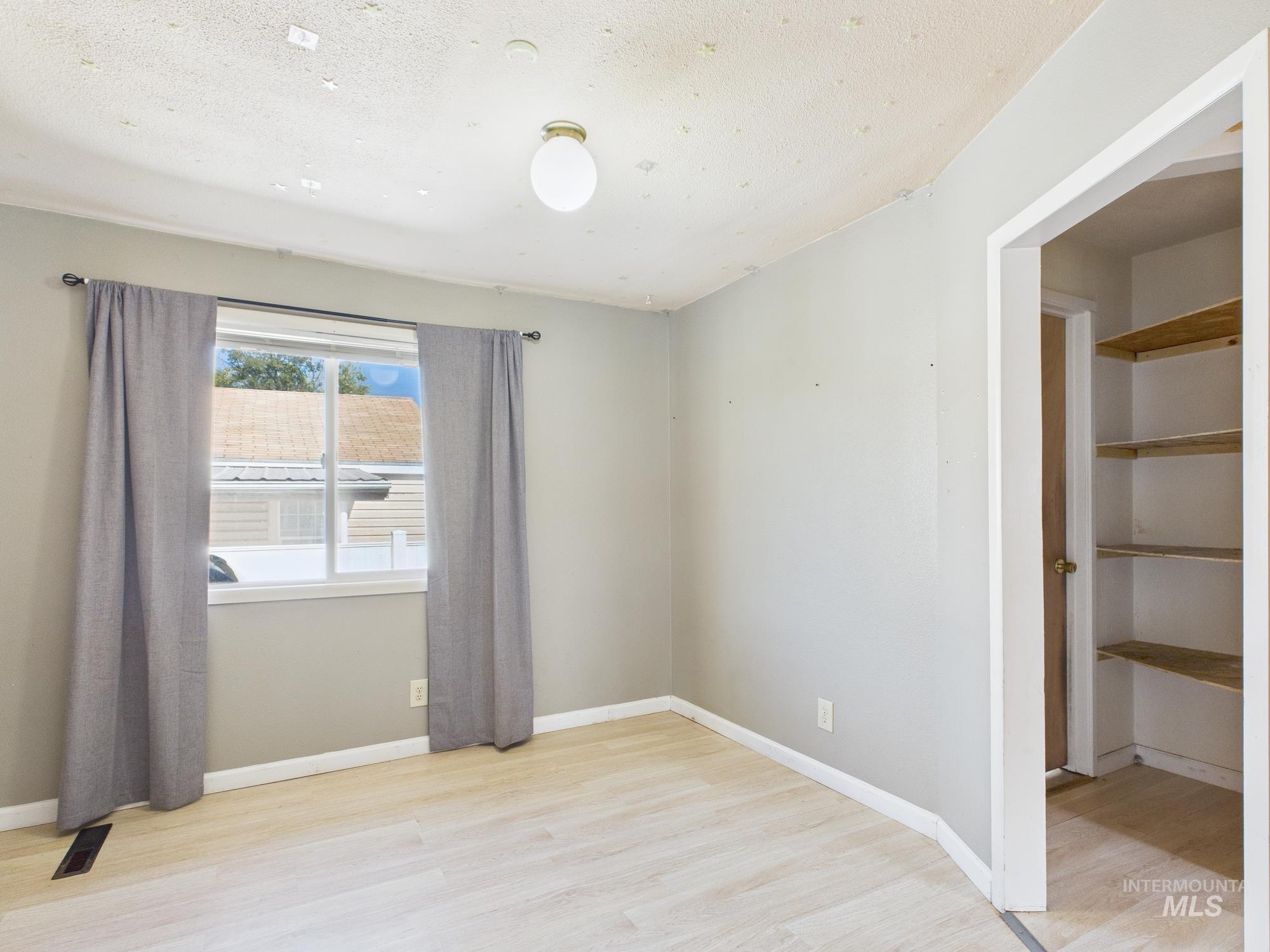 705 12th Street, Clarkston, Washington 99403, 4 Bedrooms, 2 Bathrooms, Residential For Sale, Price $355,000, 98961933