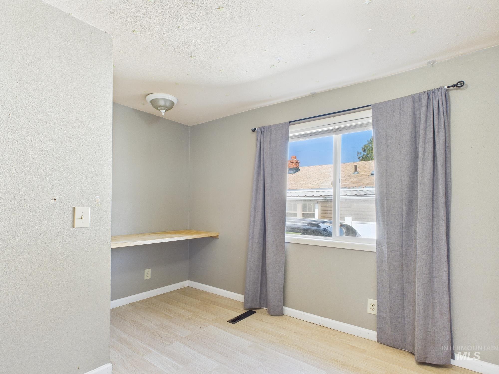 705 12th Street, Clarkston, Washington 99403, 4 Bedrooms, 2 Bathrooms, Residential For Sale, Price $355,000, 98961933