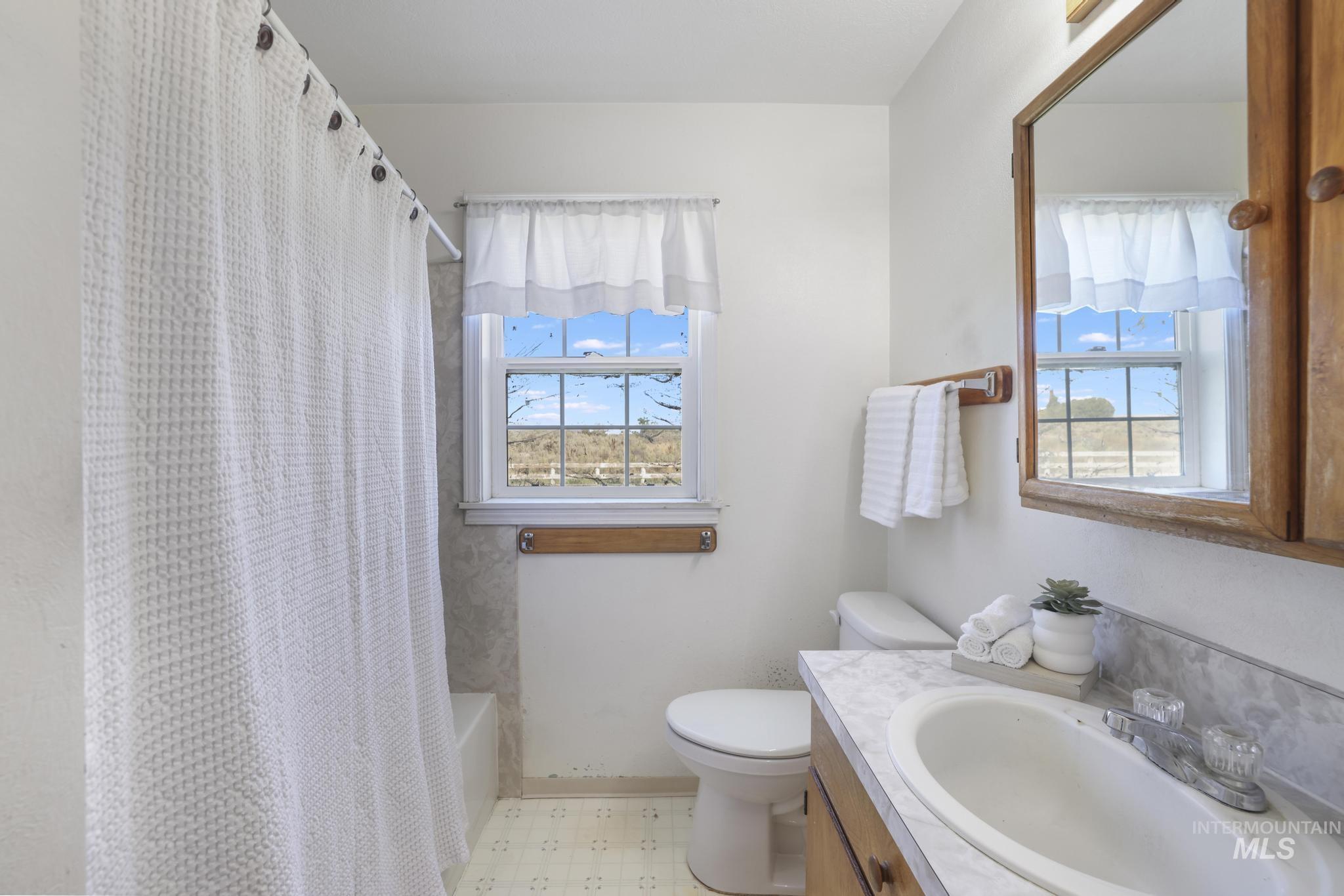 1306 7th Avenue W, Gooding, Idaho 83330, 2 Bedrooms, 1 Bathroom, Residential For Sale, Price $349,900, 98961936