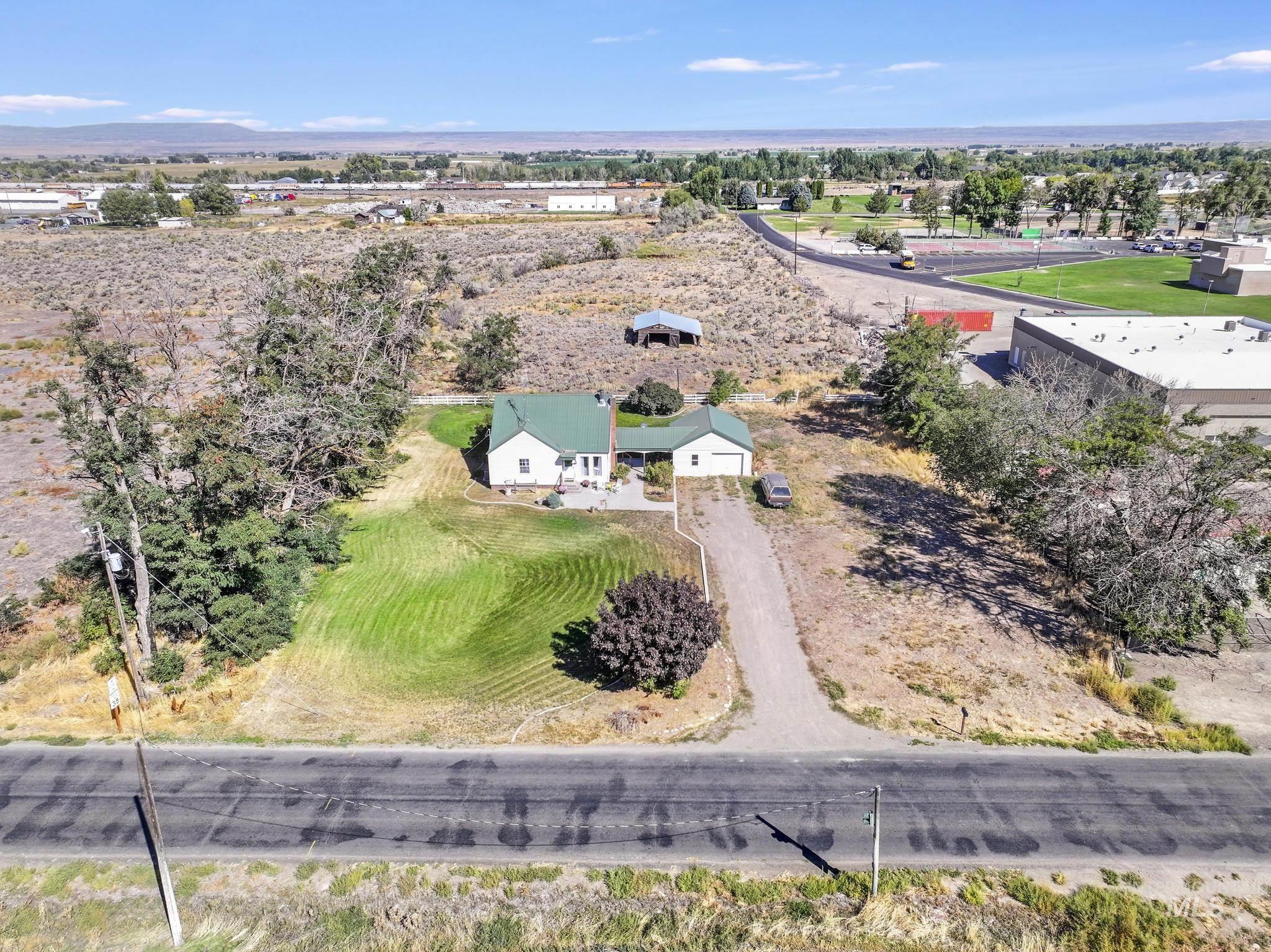 1306 7th Avenue W, Gooding, Idaho 83330, 2 Bedrooms, 1 Bathroom, Residential For Sale, Price $349,900, 98961936