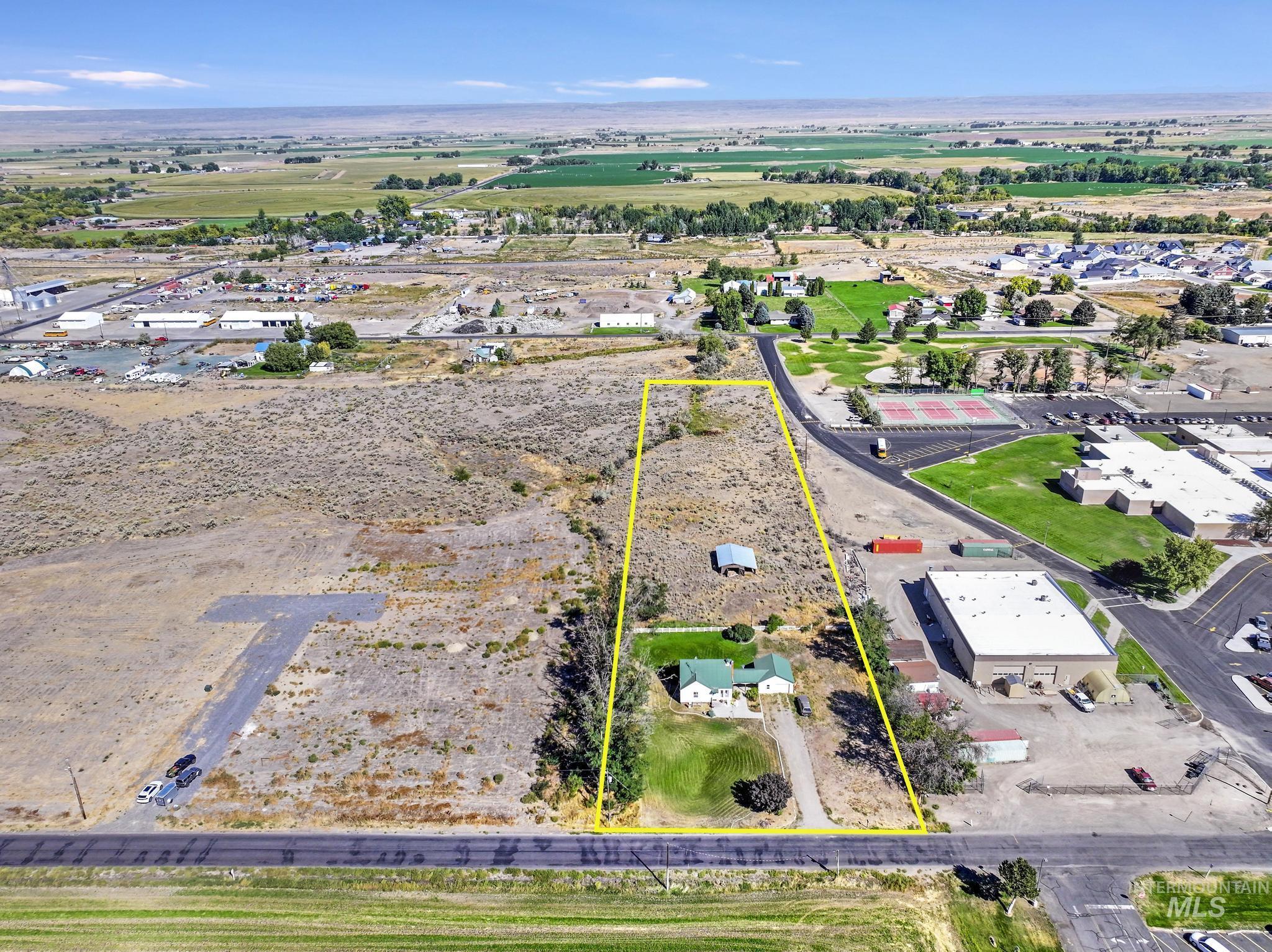 1306 7th Avenue W, Gooding, Idaho 83330, 2 Bedrooms, 1 Bathroom, Residential For Sale, Price $349,900, 98961936