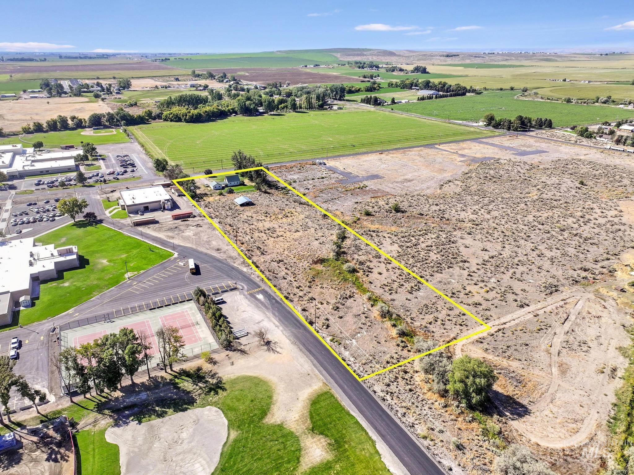1306 7th Avenue W, Gooding, Idaho 83330, 2 Bedrooms, 1 Bathroom, Residential For Sale, Price $349,900, 98961936