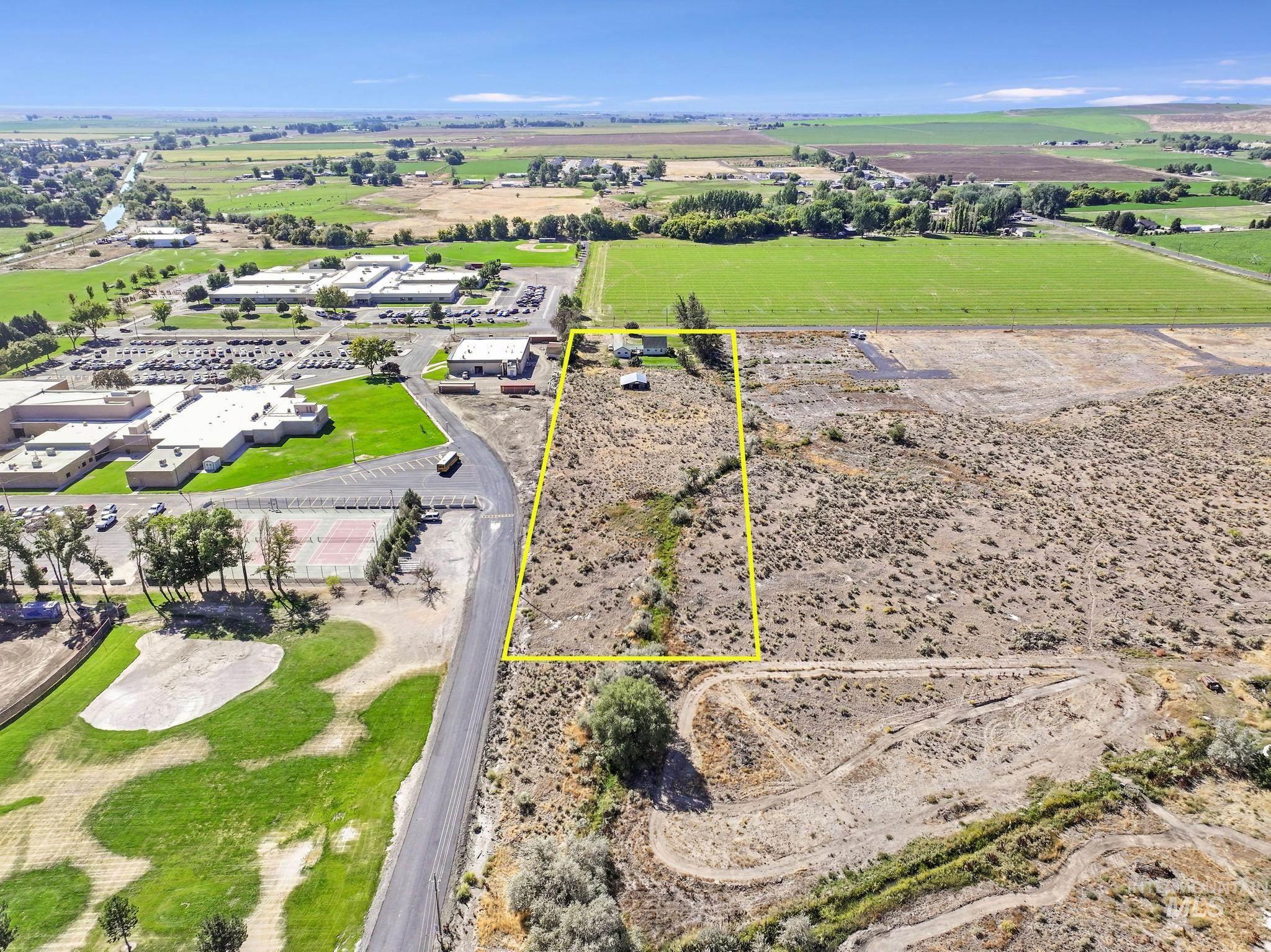 1306 7th Avenue W, Gooding, Idaho 83330, 2 Bedrooms, 1 Bathroom, Residential For Sale, Price $349,900, 98961936