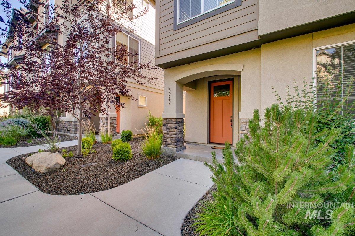 3242 E Front Runner Lane, Boise, Idaho 83716-0000, 3 Bedrooms, 3 Bathrooms, Residential For Sale, Price $650,000, 98961940