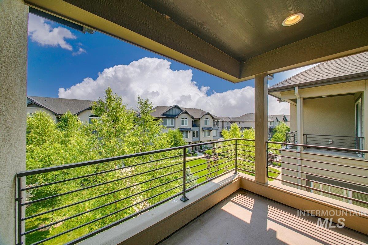 3242 E Front Runner Lane, Boise, Idaho 83716-0000, 3 Bedrooms, 3 Bathrooms, Residential For Sale, Price $650,000, 98961940