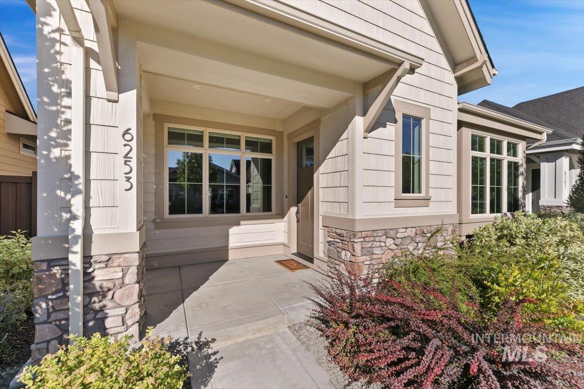 6253 N Winward Ln, Meridian, Idaho 83646-3322, 3 Bedrooms, 3 Bathrooms, Residential For Sale, Price $610,000, 98961941