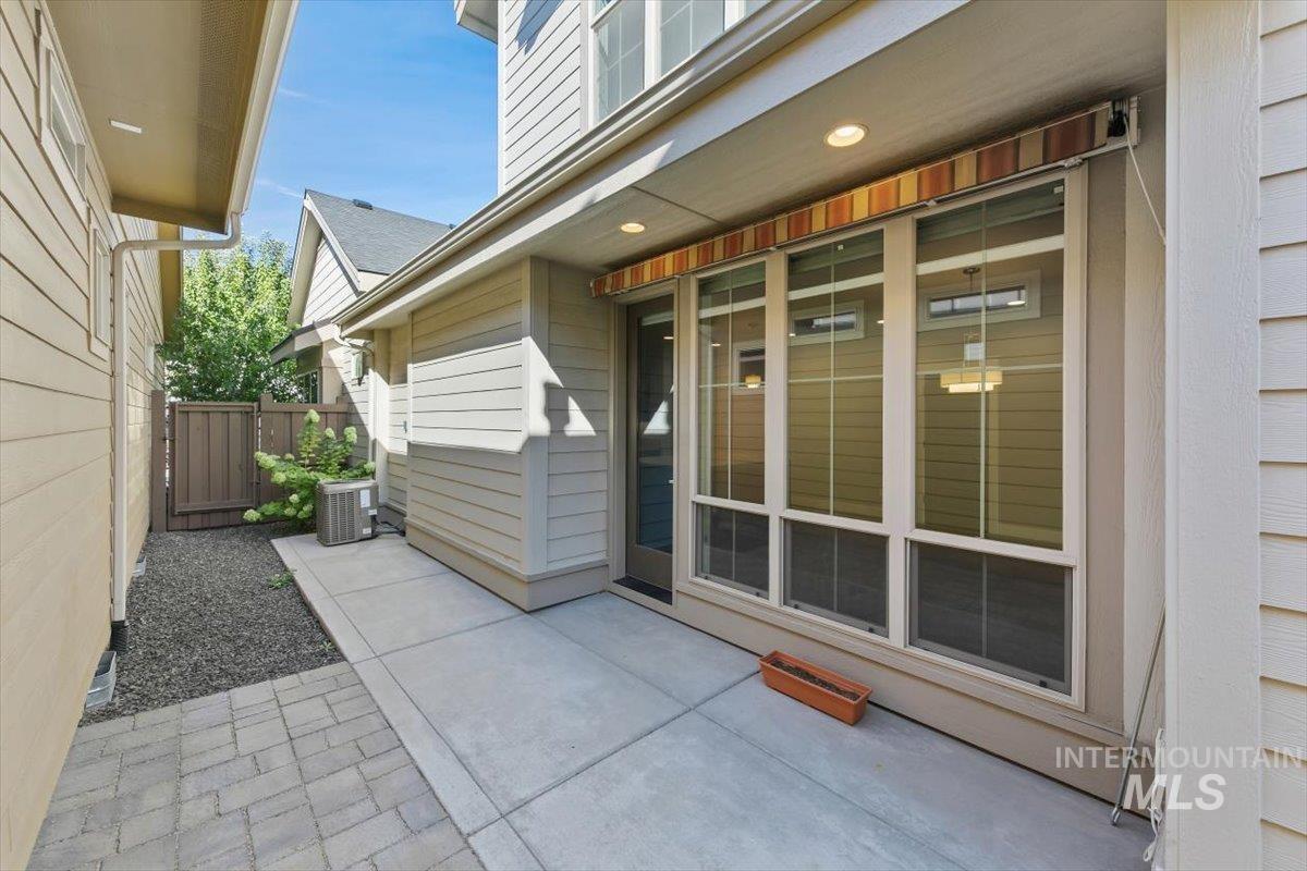 6253 N Winward Ln, Meridian, Idaho 83646-3322, 3 Bedrooms, 3 Bathrooms, Residential For Sale, Price $610,000, 98961941
