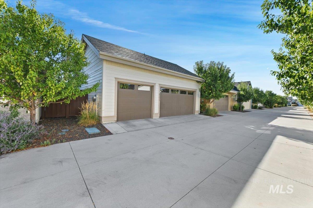 6253 N Winward Ln, Meridian, Idaho 83646-3322, 3 Bedrooms, 3 Bathrooms, Residential For Sale, Price $610,000, 98961941