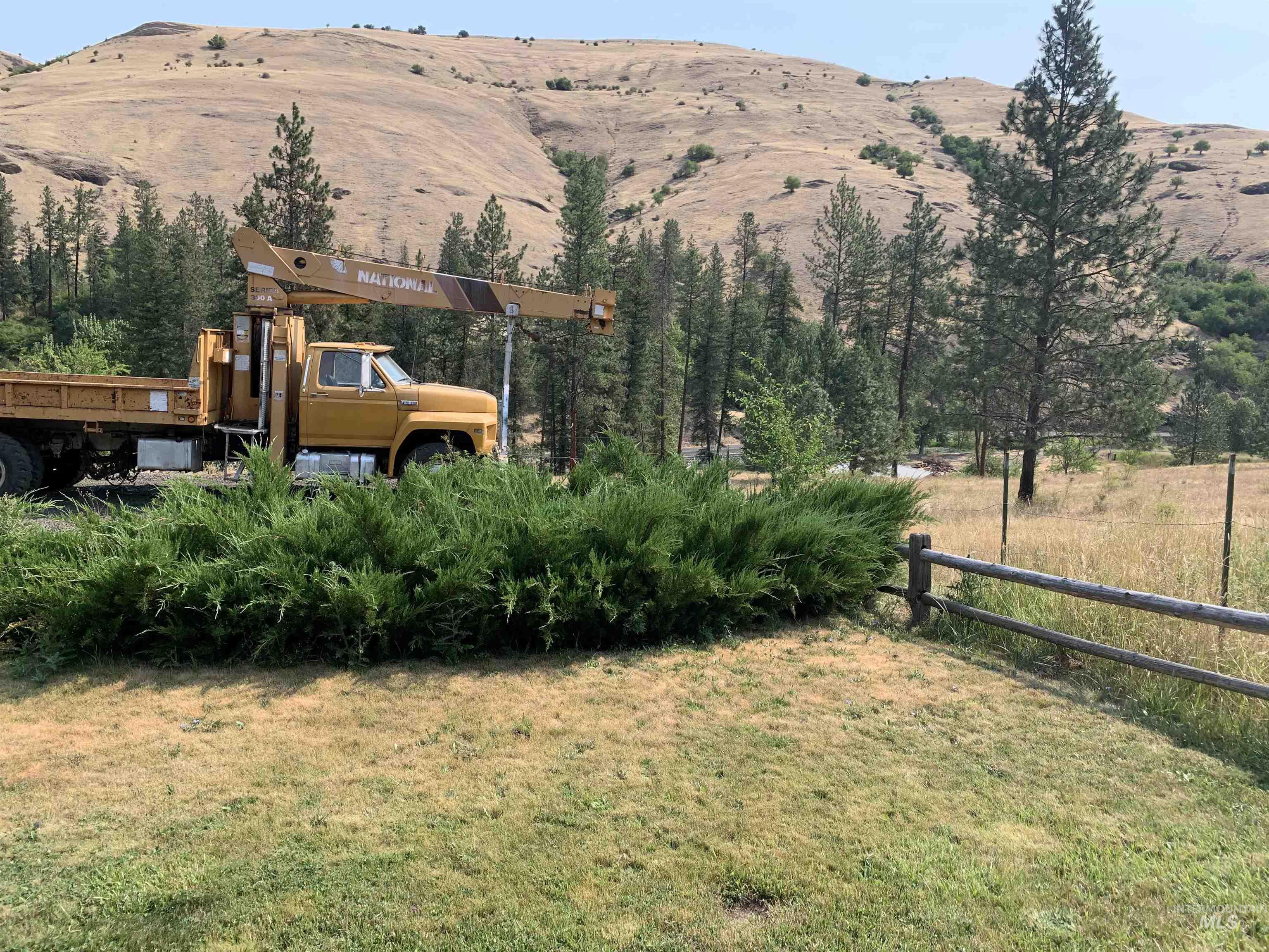 View of yard with a mountain view