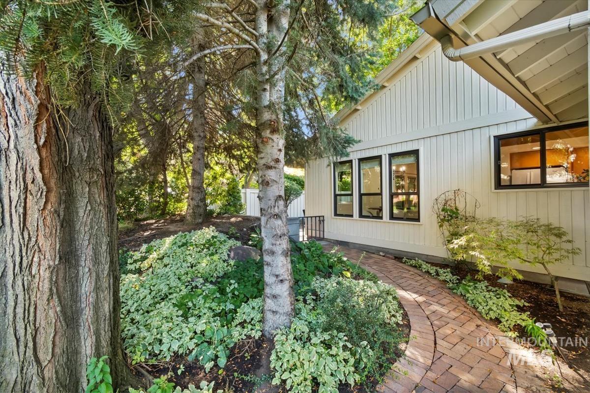 2094 S White Pine Ln, Boise, Idaho 83706, 3 Bedrooms, 2.5 Bathrooms, Residential For Sale, Price $749,900, 98961956
