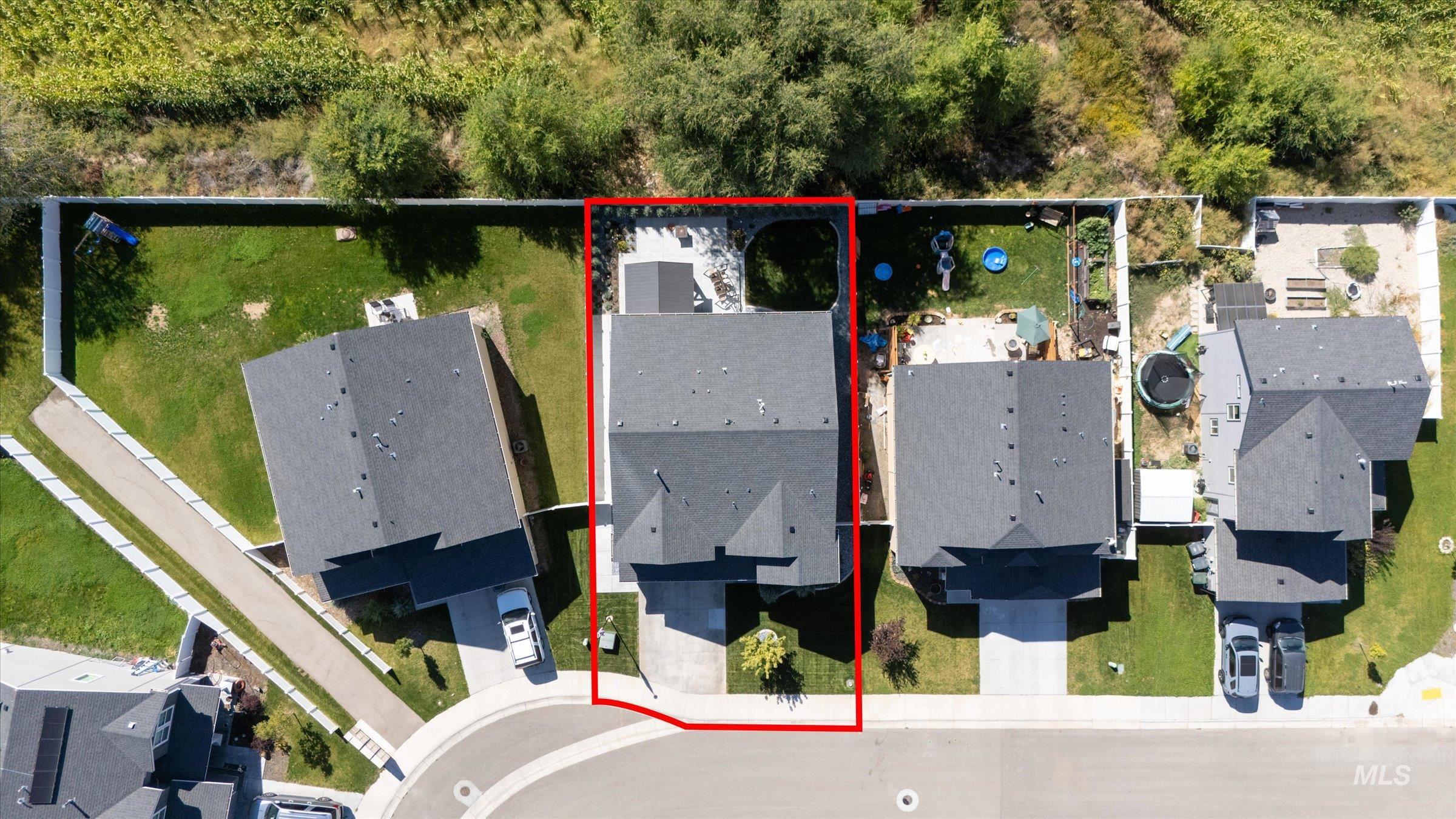 Property boundaries highlighted are estimated.