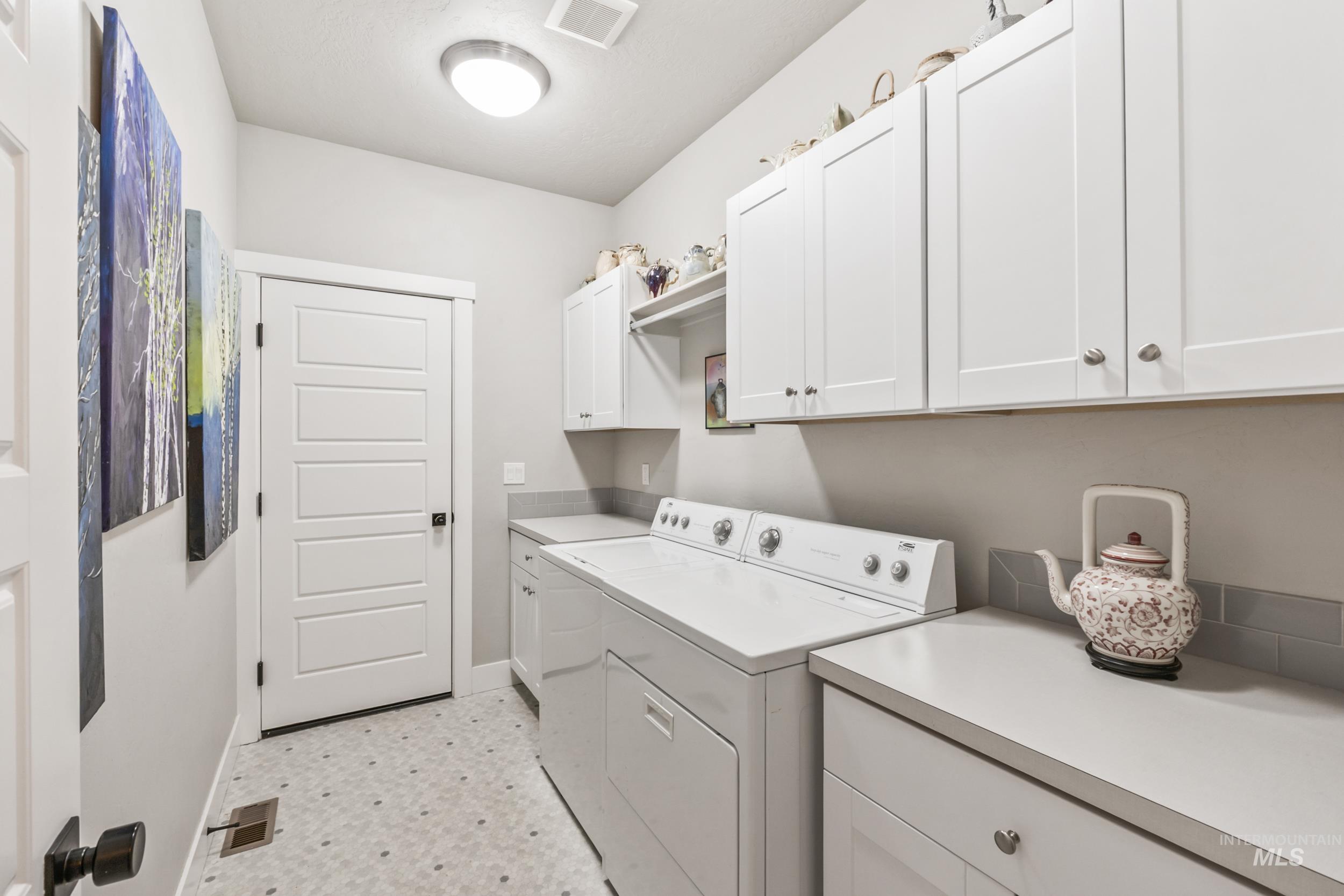 521 N Racing Water Way, Eagle, Idaho 83616, 3 Bedrooms, 2 Bathrooms, Residential For Sale, Price $575,000, 98961980
