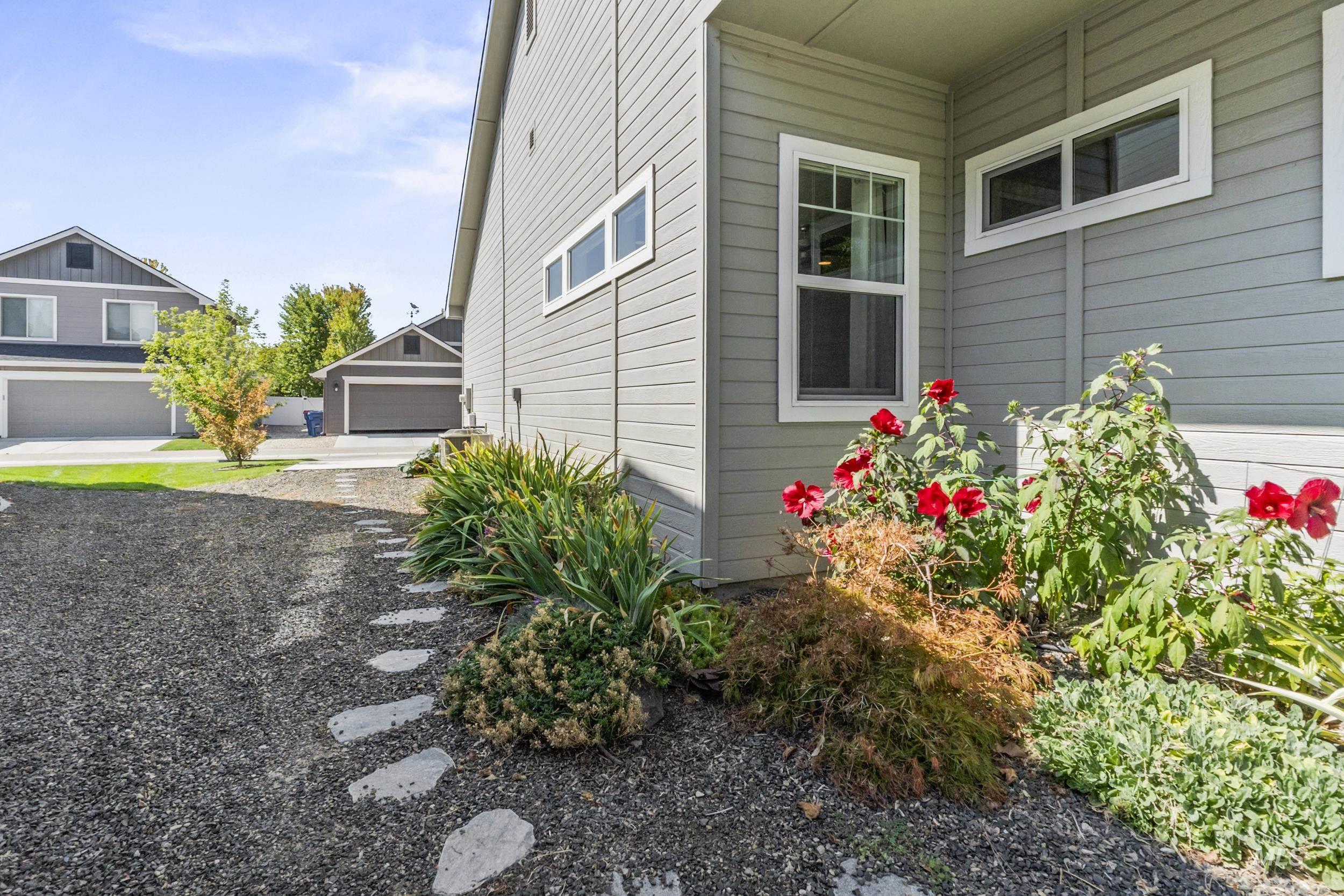521 N Racing Water Way, Eagle, Idaho 83616, 3 Bedrooms, 2 Bathrooms, Residential For Sale, Price $575,000, 98961980