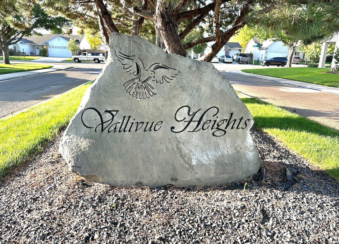 Community / neighborhood sign with a residential view