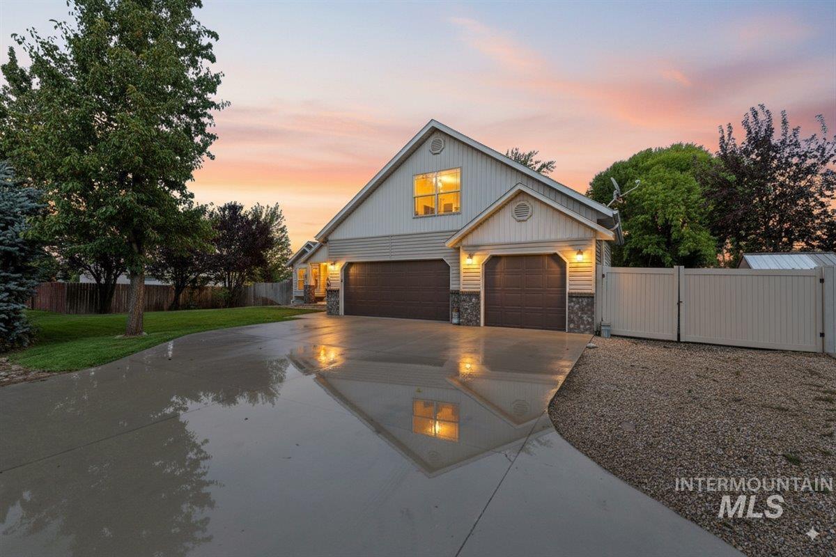2809 Dorman Ave, Caldwell, Idaho 83605, 3 Bedrooms, 2.5 Bathrooms, Residential For Sale, Price $468,000, 98961985