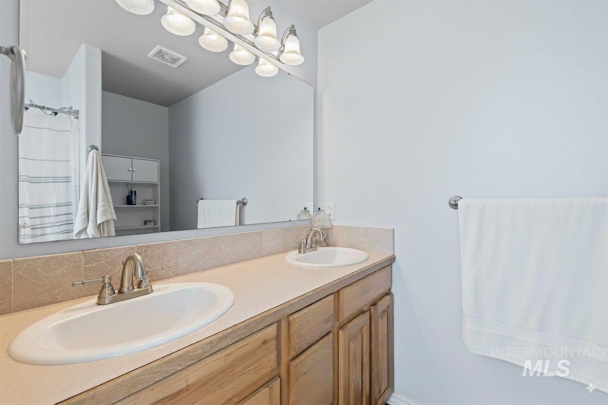 2809 Dorman Ave, Caldwell, Idaho 83605, 3 Bedrooms, 2.5 Bathrooms, Residential For Sale, Price $468,000, 98961985