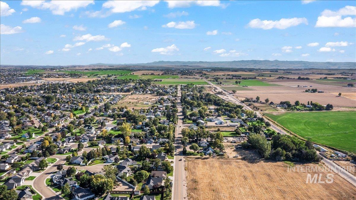 2809 Dorman Ave, Caldwell, Idaho 83605, 3 Bedrooms, 2.5 Bathrooms, Residential For Sale, Price $468,000, 98961985