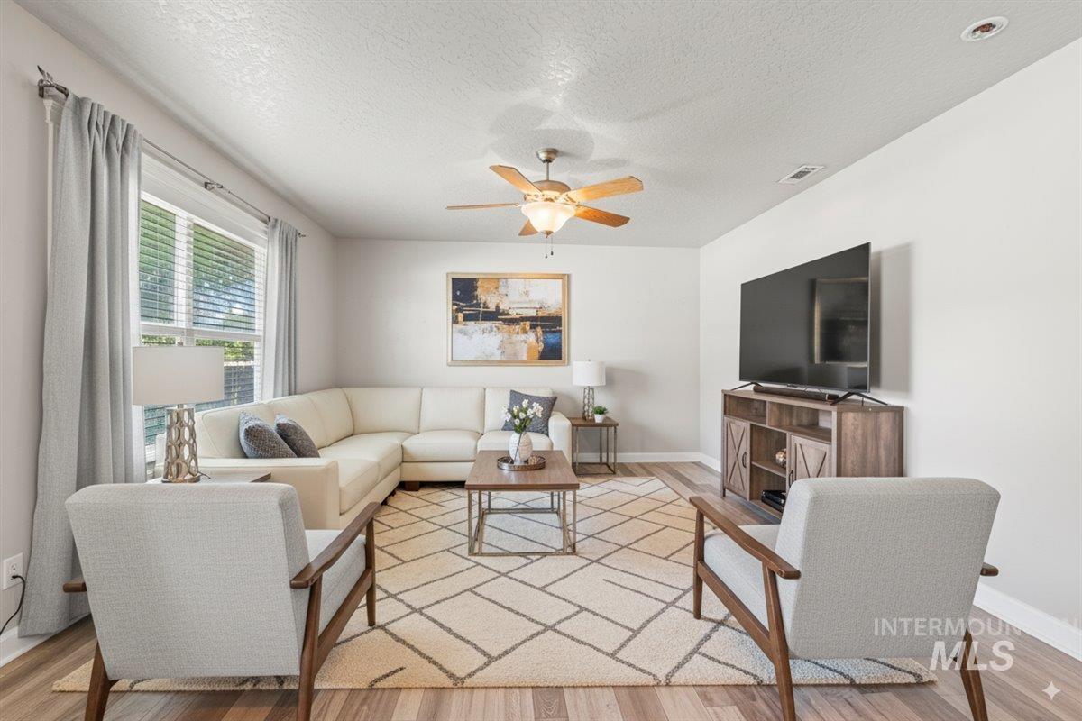 2809 Dorman Ave, Caldwell, Idaho 83605, 3 Bedrooms, 2.5 Bathrooms, Residential For Sale, Price $468,000, 98961985