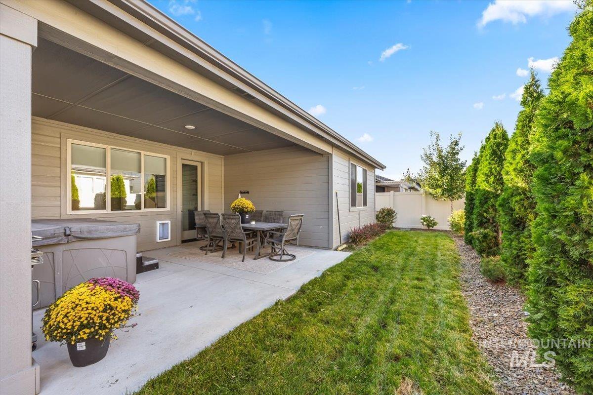 147 N Grove Oak Ln, Eagle, Idaho 83616, 3 Bedrooms, 2.5 Bathrooms, Residential For Sale, Price $649,900, 98961987