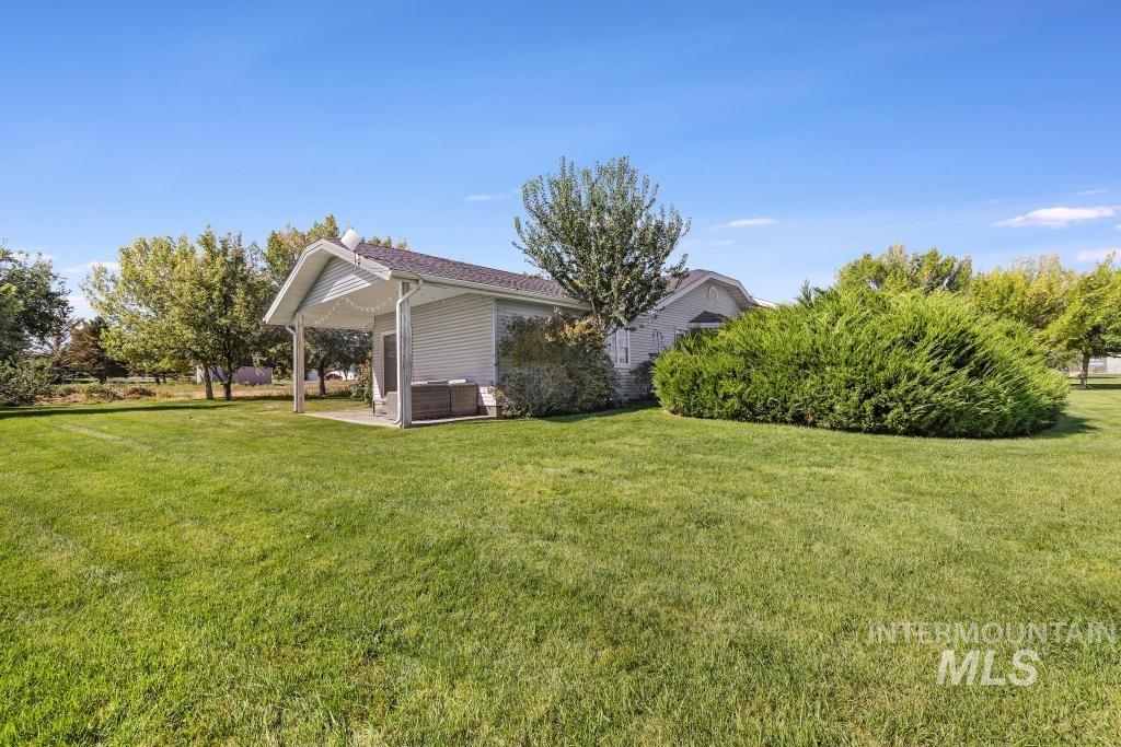 View of grassy yard