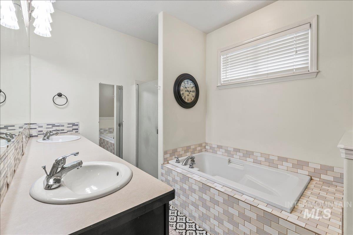 1816 W Whitestone Ct, Meridian, Idaho 83646, 4 Bedrooms, 3 Bathrooms, Residential For Sale, Price $629,999, 98961993