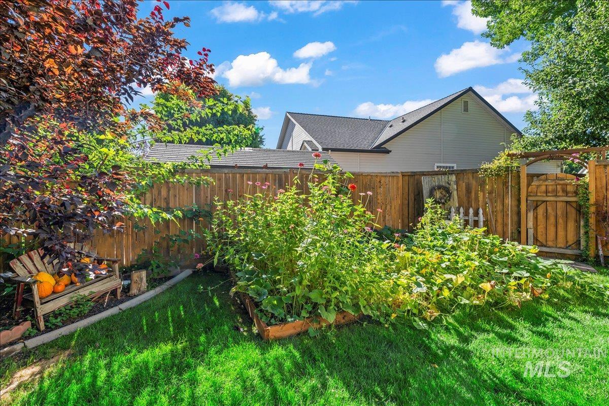 1816 W Whitestone Ct, Meridian, Idaho 83646, 4 Bedrooms, 3 Bathrooms, Residential For Sale, Price $629,999, 98961993
