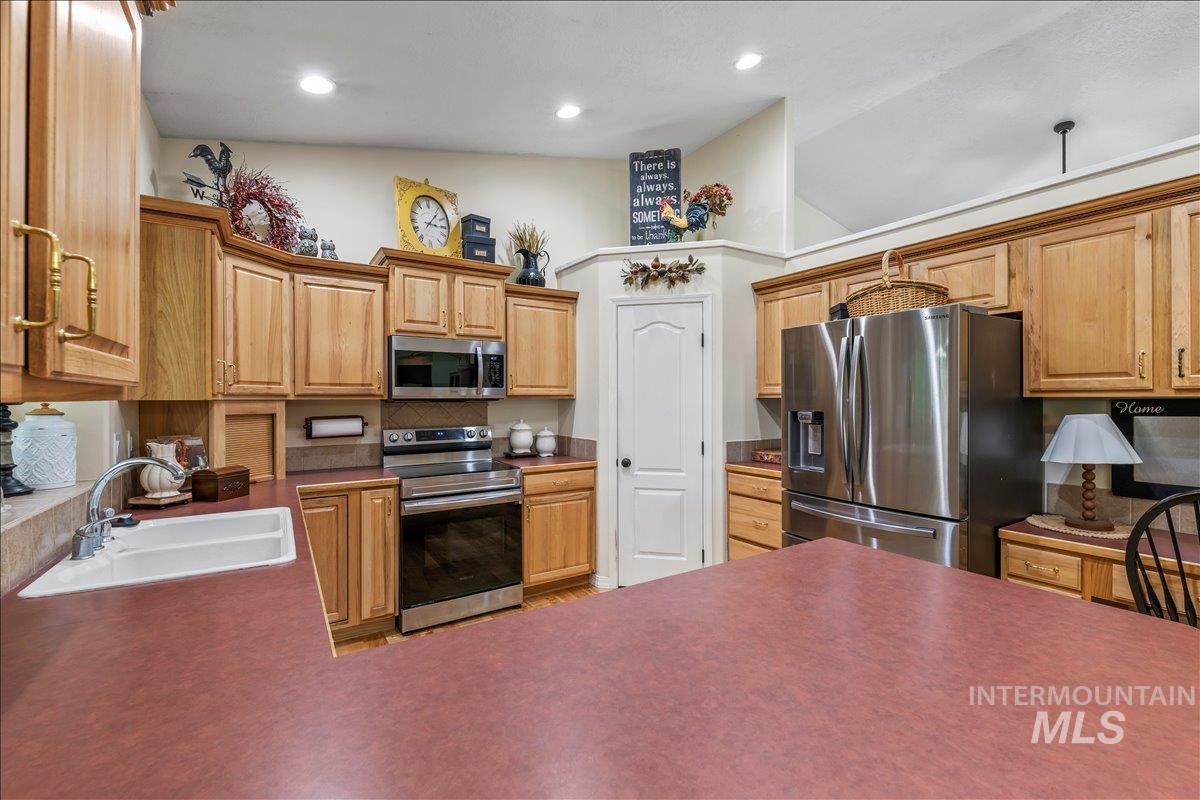 1816 W Whitestone Ct, Meridian, Idaho 83646, 4 Bedrooms, 3 Bathrooms, Residential For Sale, Price $629,999, 98961993