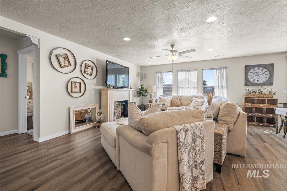 12719 W Hidden Point Drive, Star, Idaho 83669, 3 Bedrooms, 2 Bathrooms, Residential For Sale, Price $490,000, 98961994