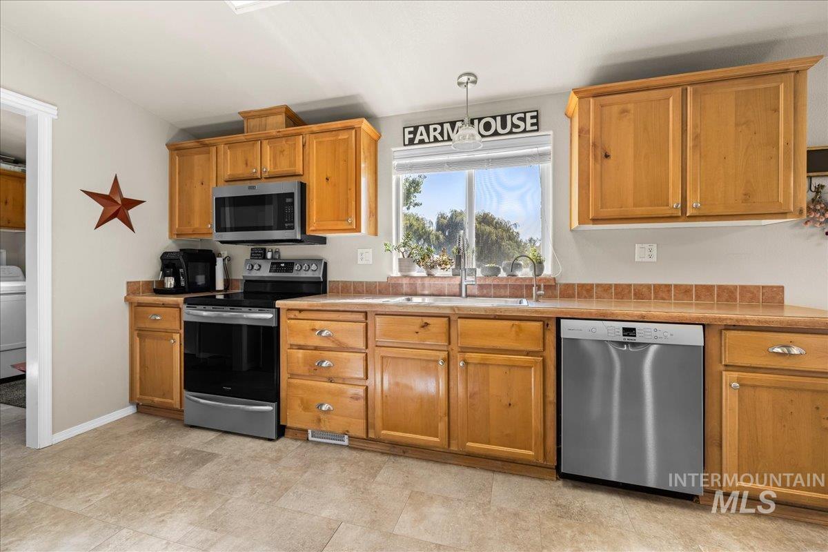 6803 Glendale Rd, Melba, Idaho 83641, 4 Bedrooms, 2 Bathrooms, Residential For Sale, Price $675,000, 98962011