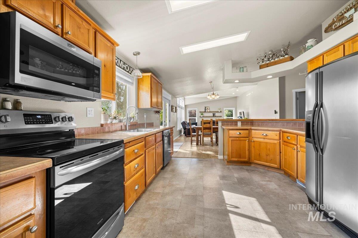 6803 Glendale Rd, Melba, Idaho 83641, 4 Bedrooms, 2 Bathrooms, Residential For Sale, Price $675,000, 98962011