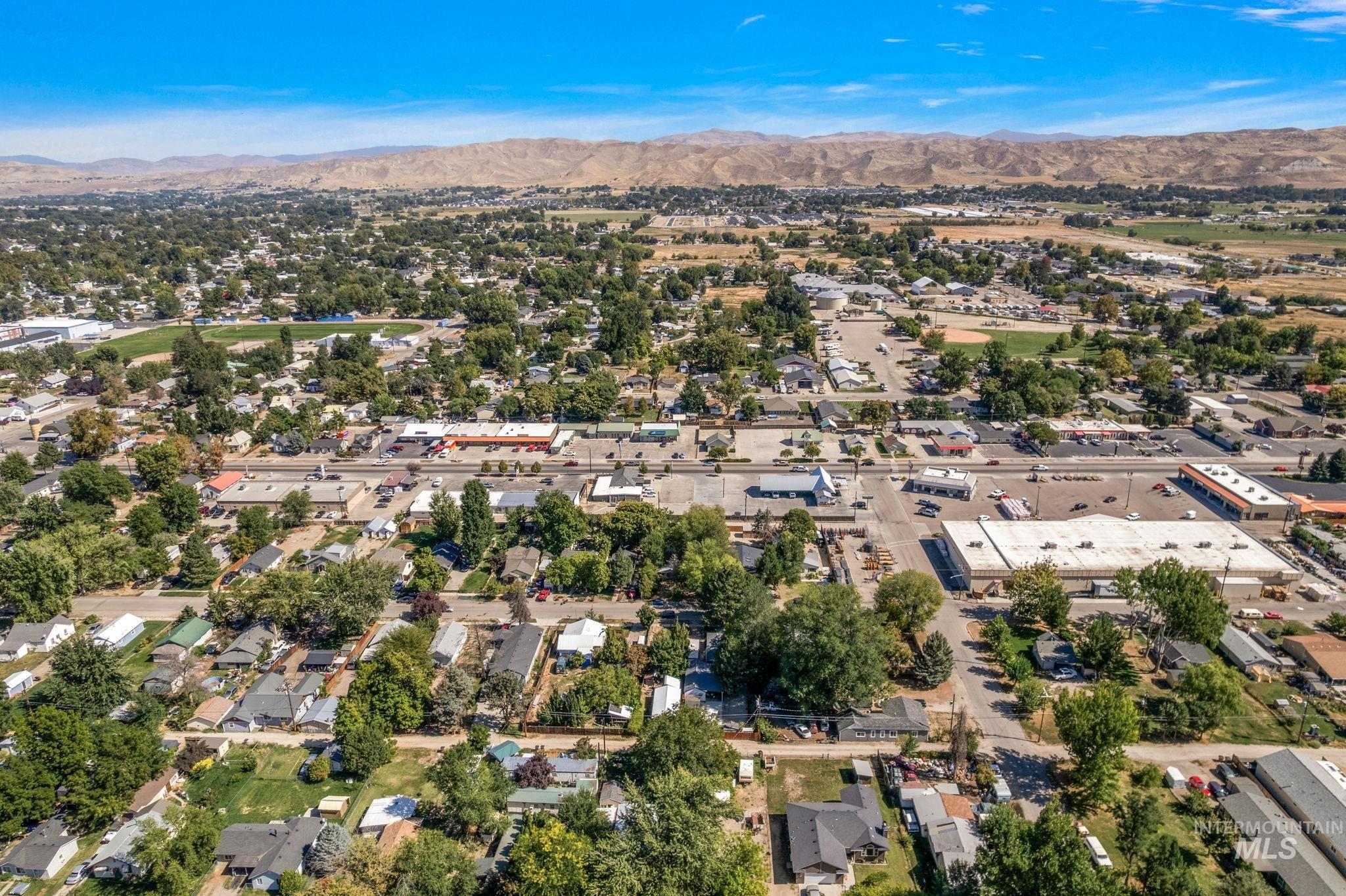 Aerial view of property's location featuring mountains