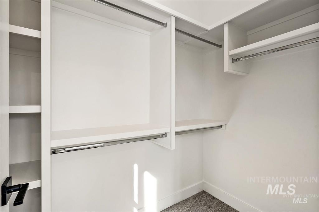 Walk in closet featuring carpet