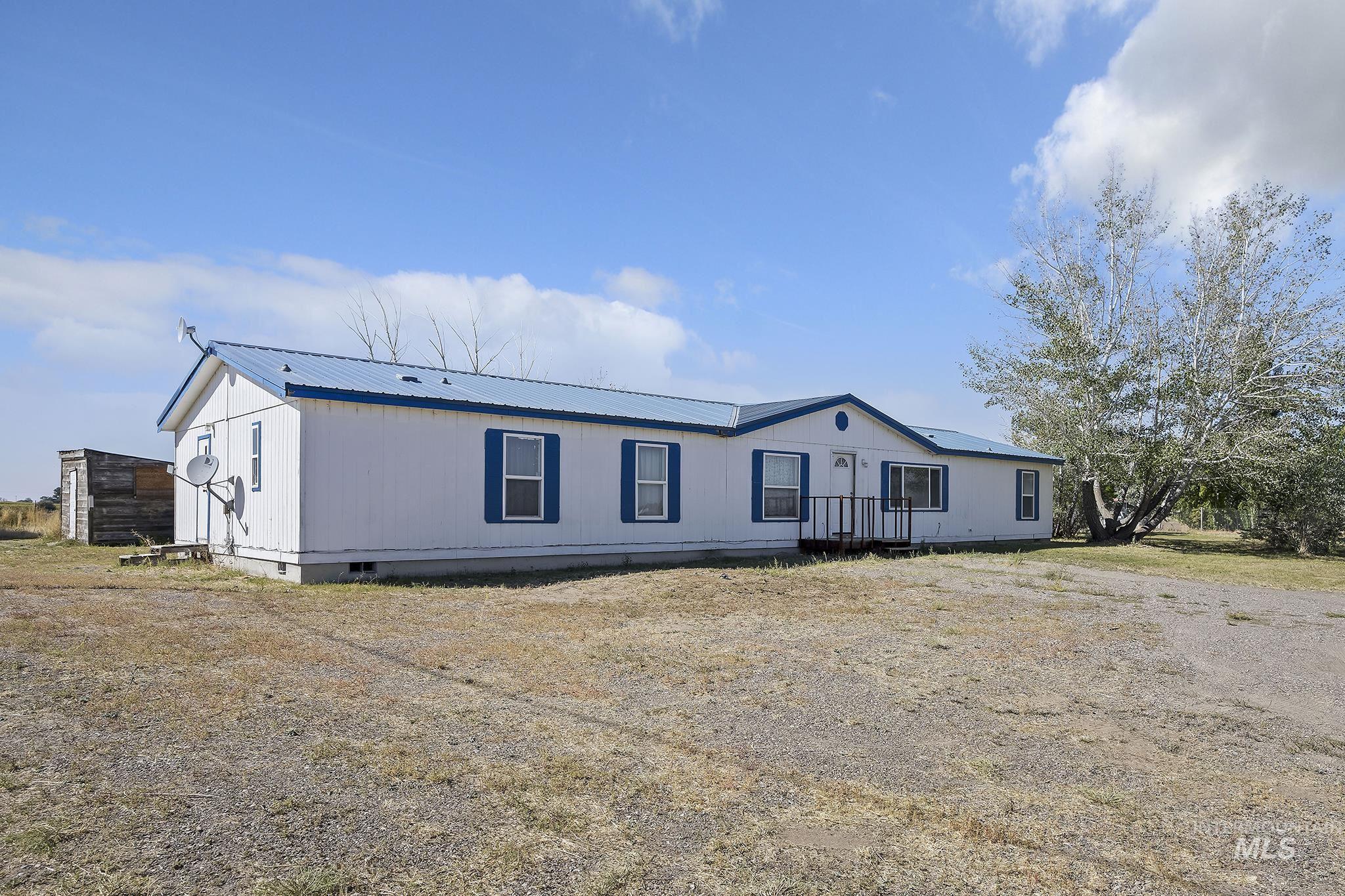 Manufactured / mobile home featuring crawl space and a metal roof