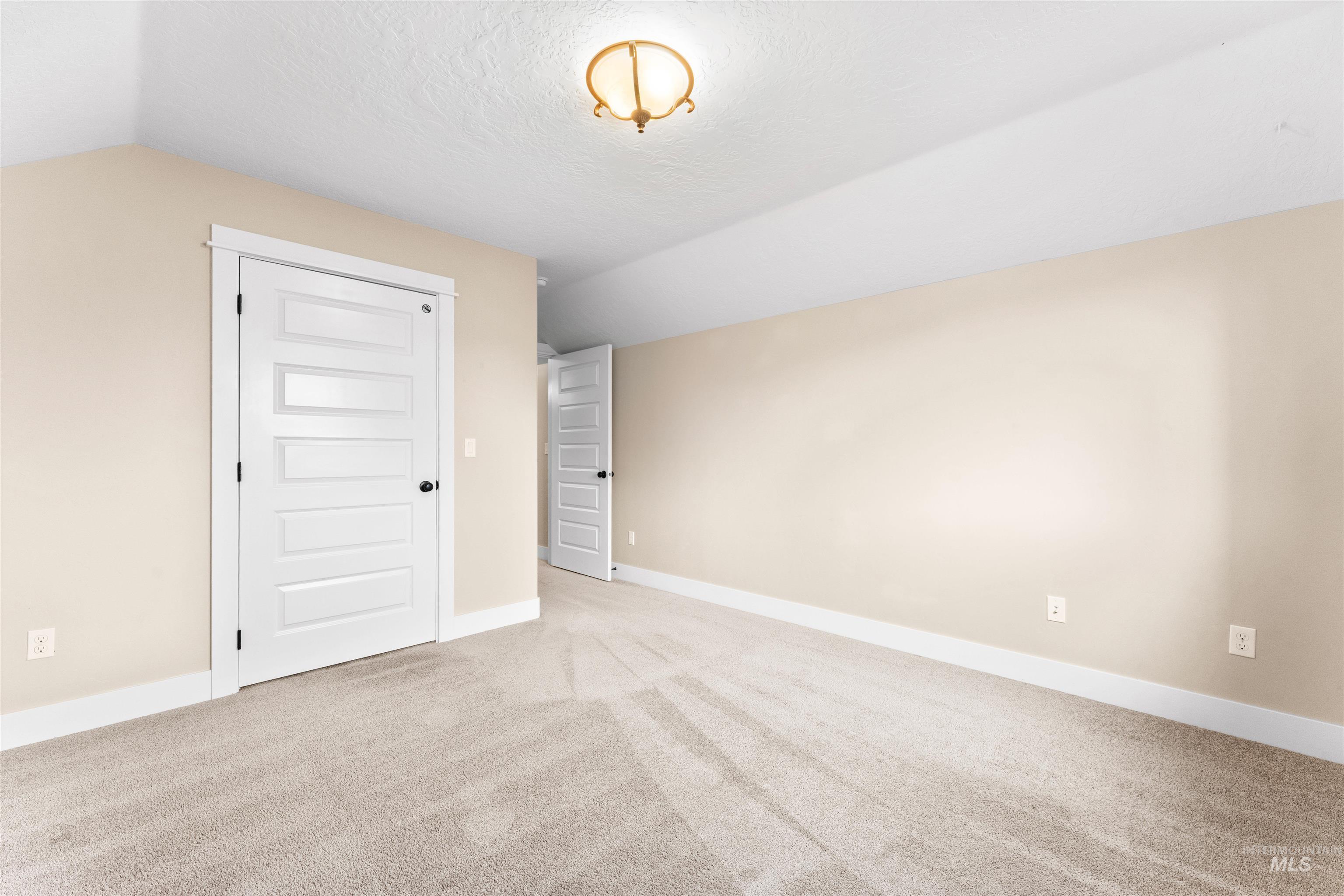 5917 W Beaufort St, Boise, Idaho 83714, 4 Bedrooms, 2.5 Bathrooms, Residential For Sale, Price $550,000, 98962024
