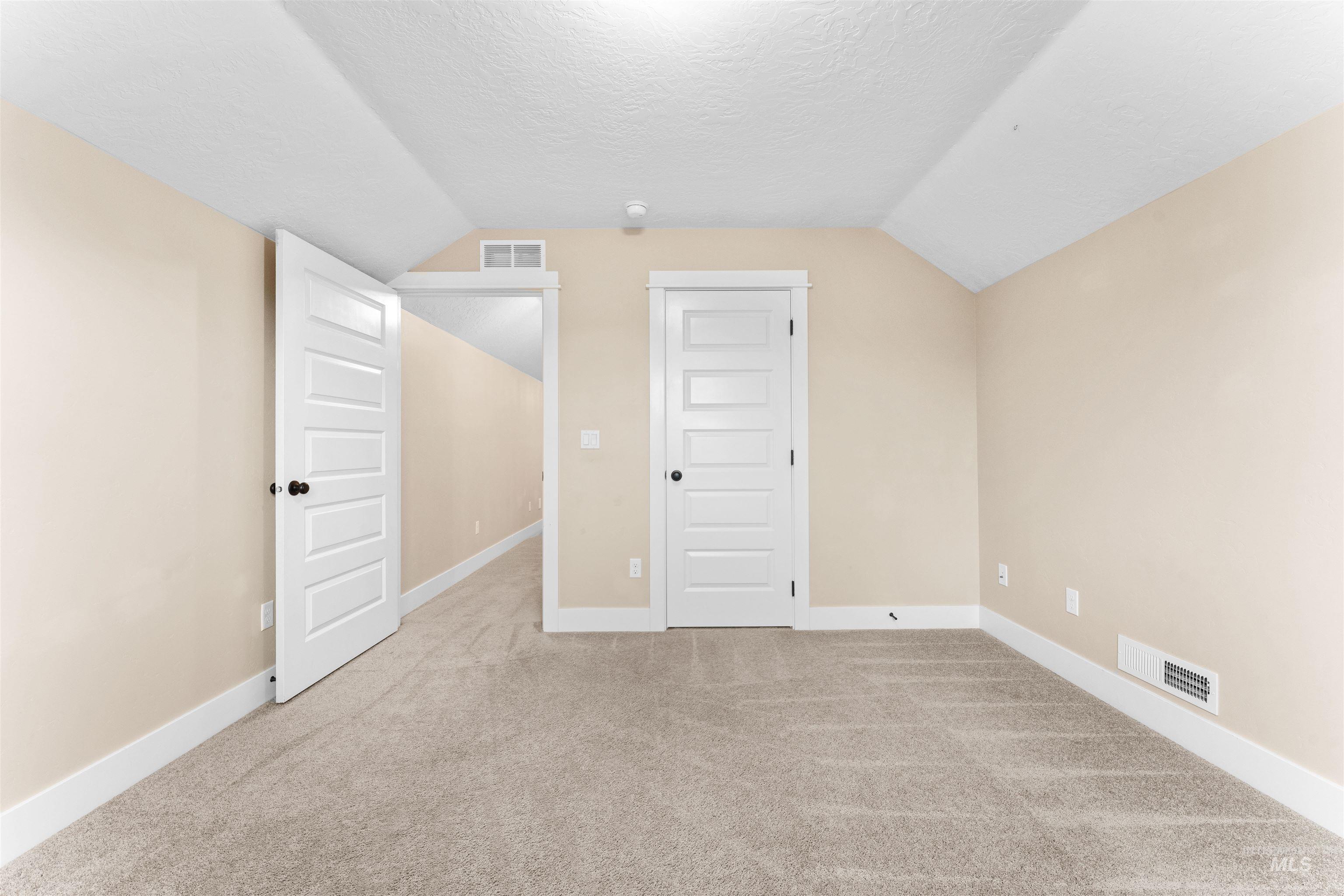 5917 W Beaufort St, Boise, Idaho 83714, 4 Bedrooms, 2.5 Bathrooms, Residential For Sale, Price $550,000, 98962024