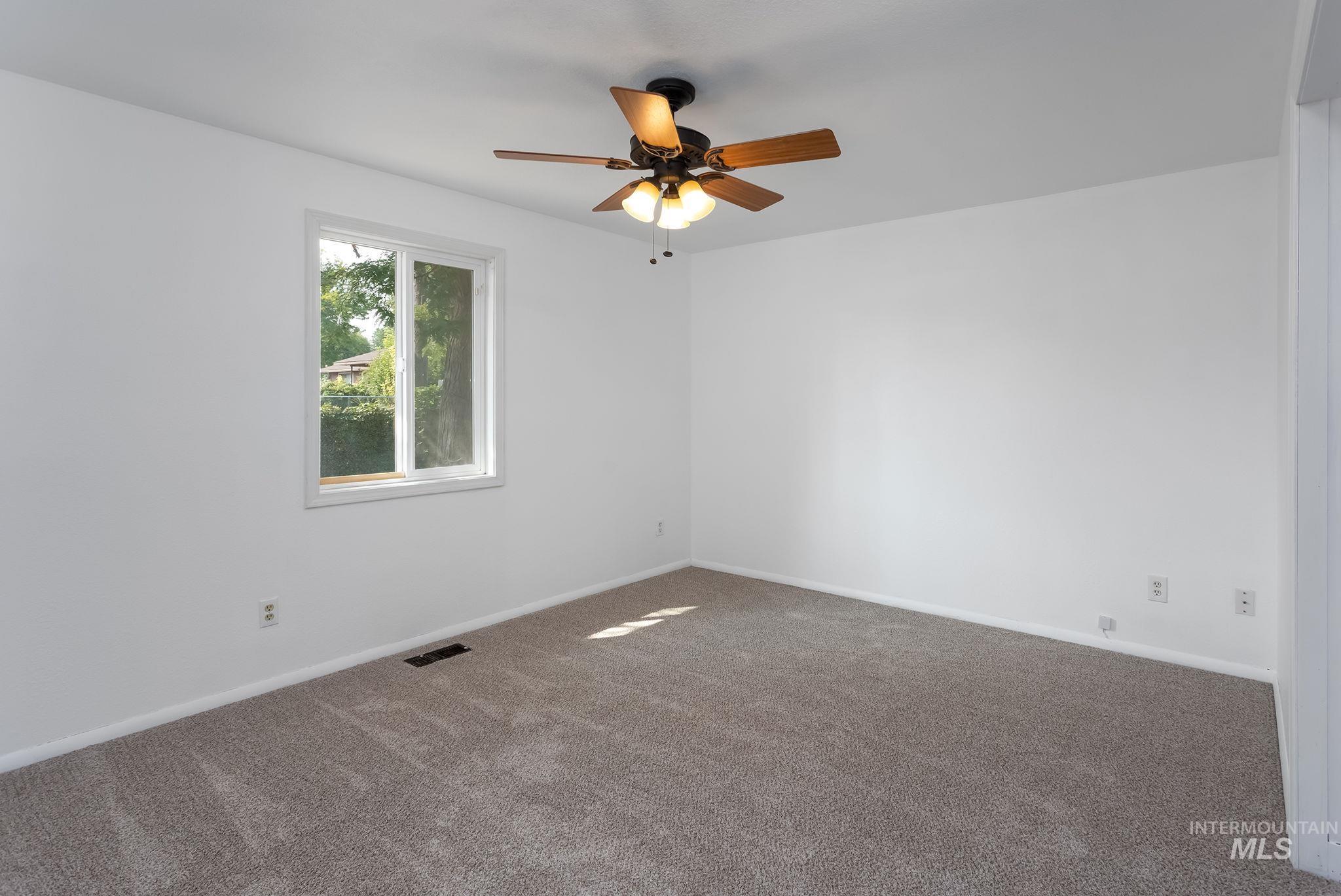 Spare room with carpet floors and ceiling fan