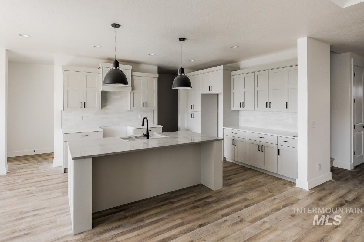 10261 Stony Oak Ct., Nampa, Idaho 83687, 3 Bedrooms, 3 Bathrooms, Residential For Sale, Price $564,900, 98962052