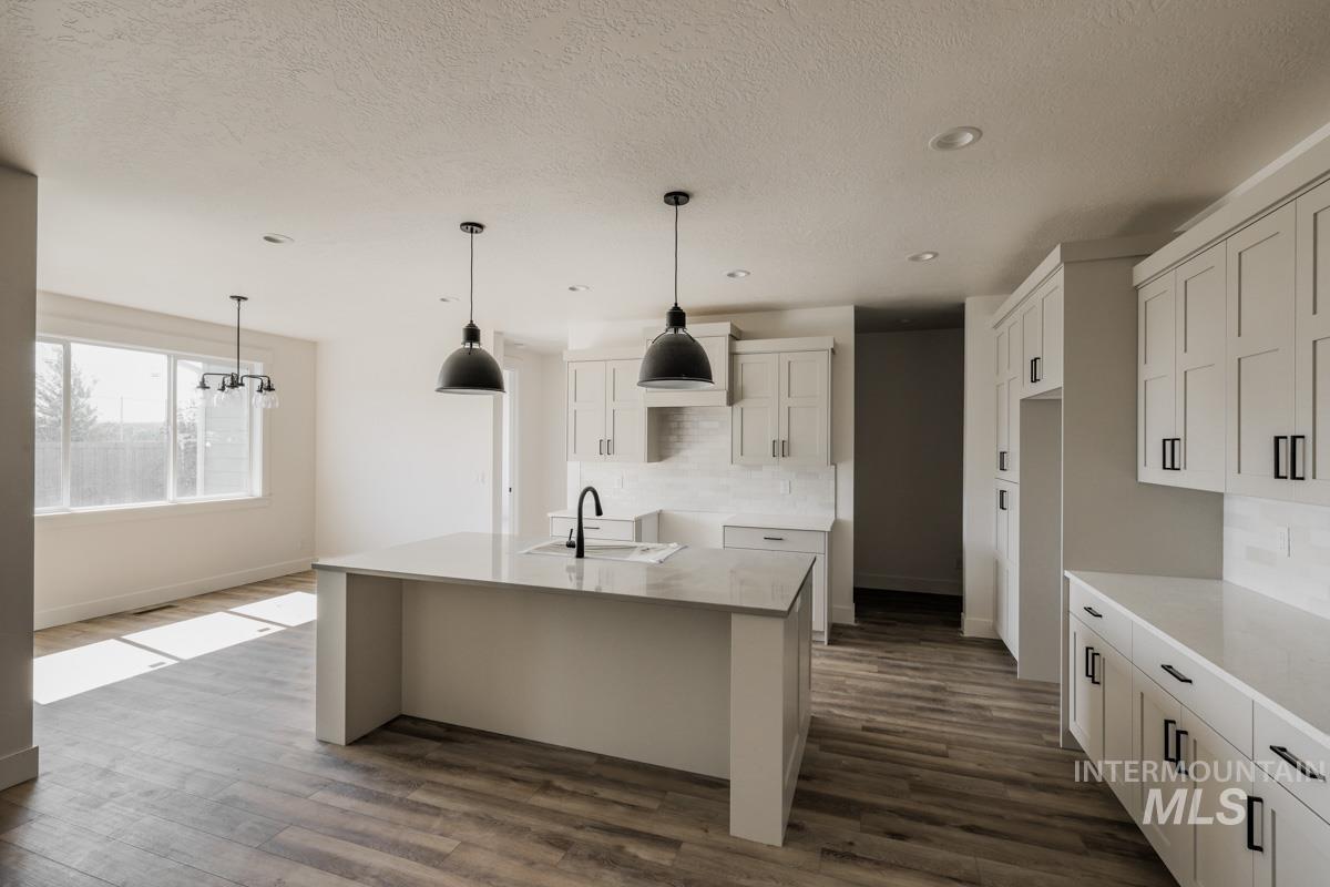 10261 Stony Oak Ct., Nampa, Idaho 83687, 3 Bedrooms, 3 Bathrooms, Residential For Sale, Price $564,900, 98962052