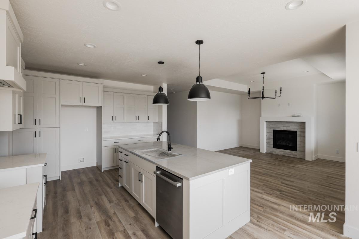 10261 Stony Oak Ct., Nampa, Idaho 83687, 3 Bedrooms, 3 Bathrooms, Residential For Sale, Price $564,900, 98962052