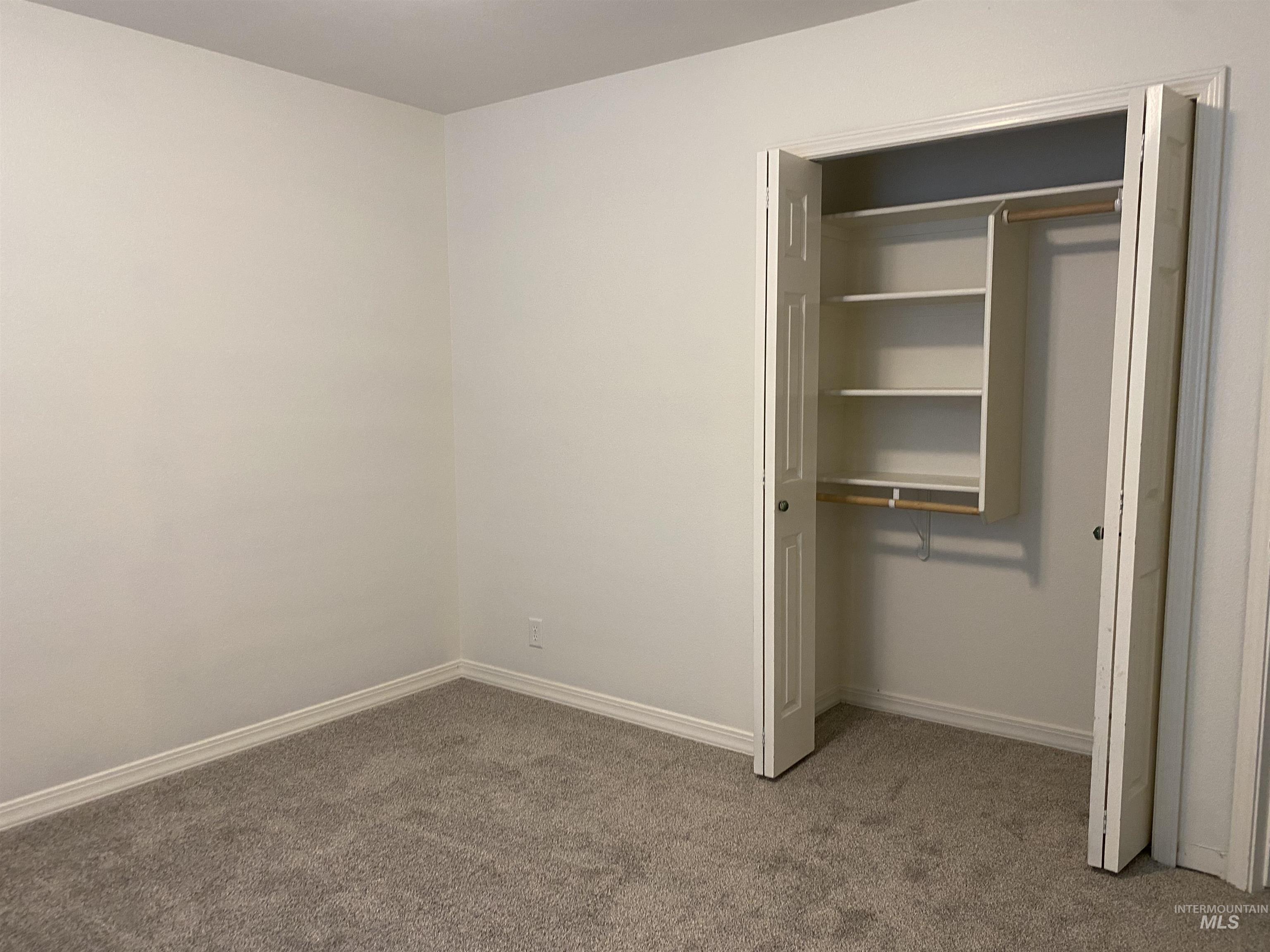 Unfurnished bedroom with carpet flooring and a closet