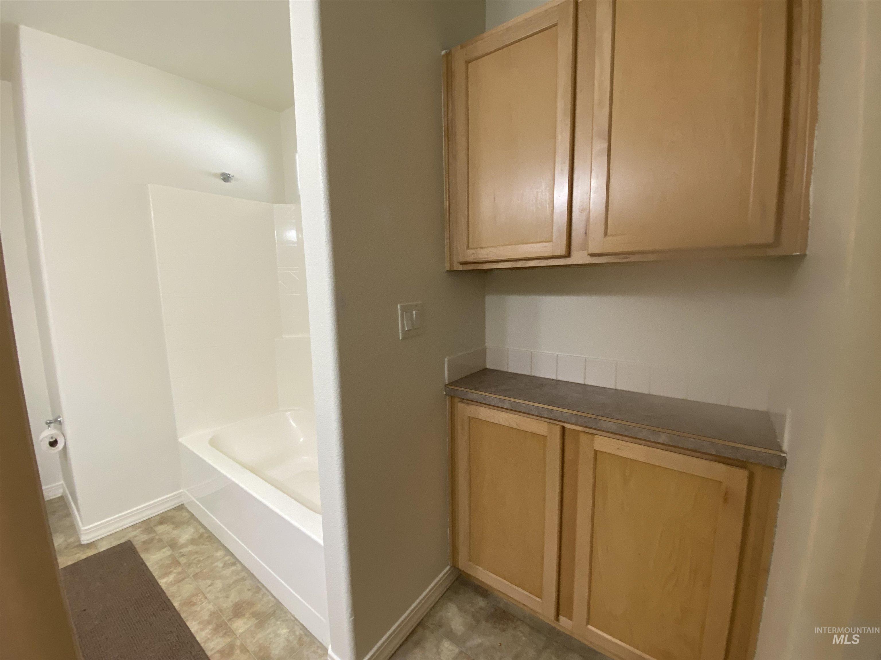 Bathroom with tub / shower combination
