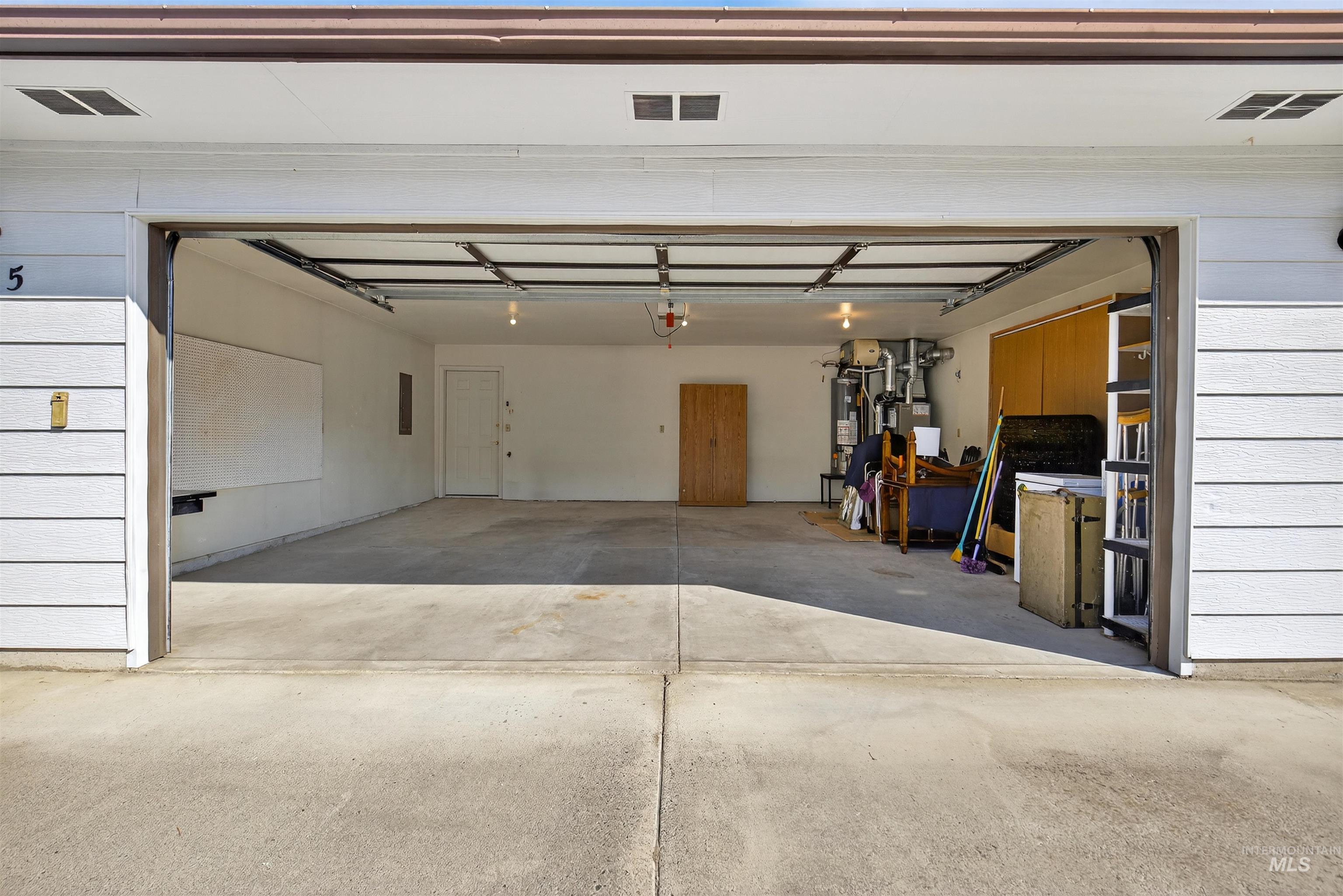 1403 29th St, Lewiston, Idaho 83501, 2 Bedrooms, 2 Bathrooms, Residential For Sale, Price $325,000, 98962076
