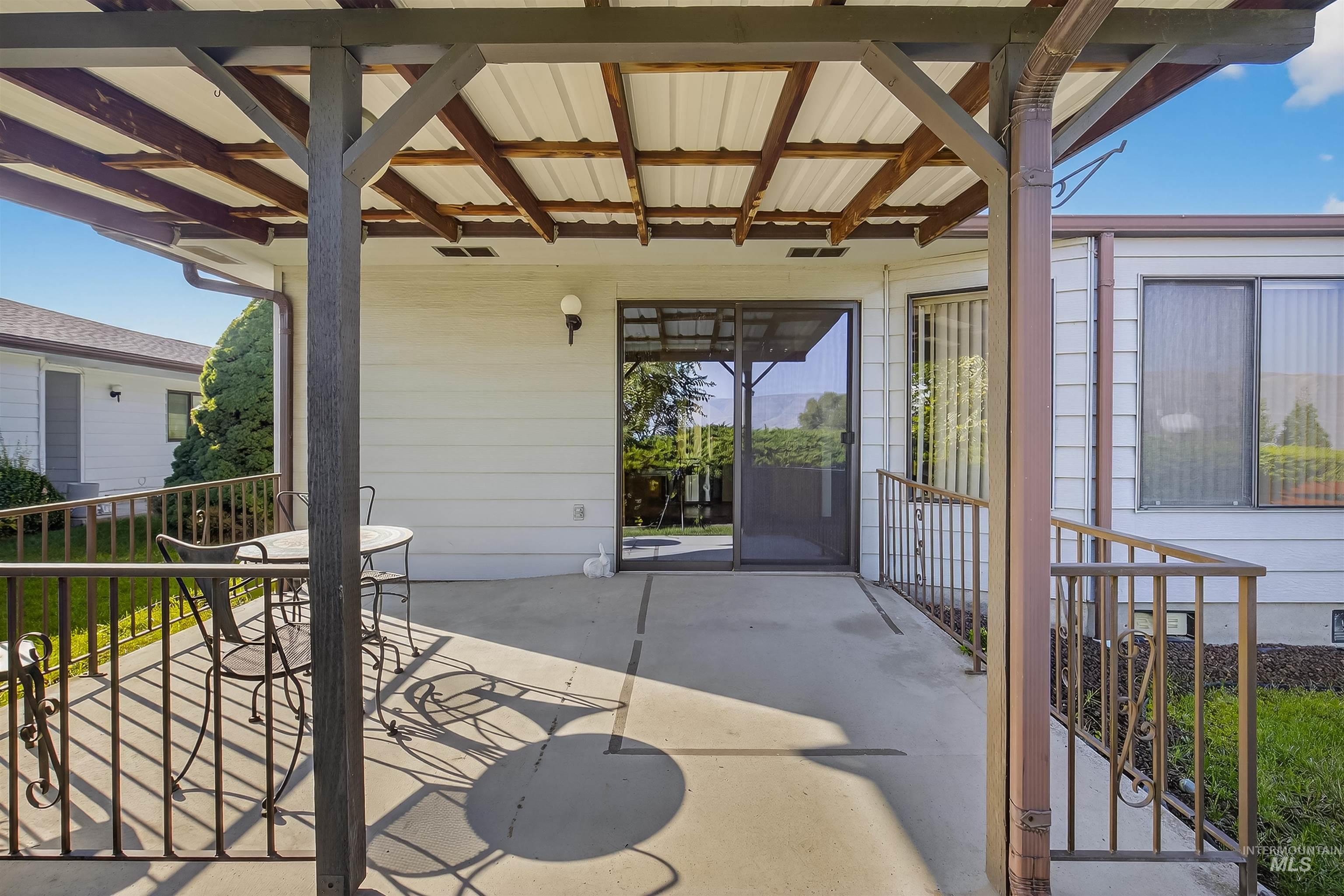 1403 29th St, Lewiston, Idaho 83501, 2 Bedrooms, 2 Bathrooms, Residential For Sale, Price $325,000, 98962076