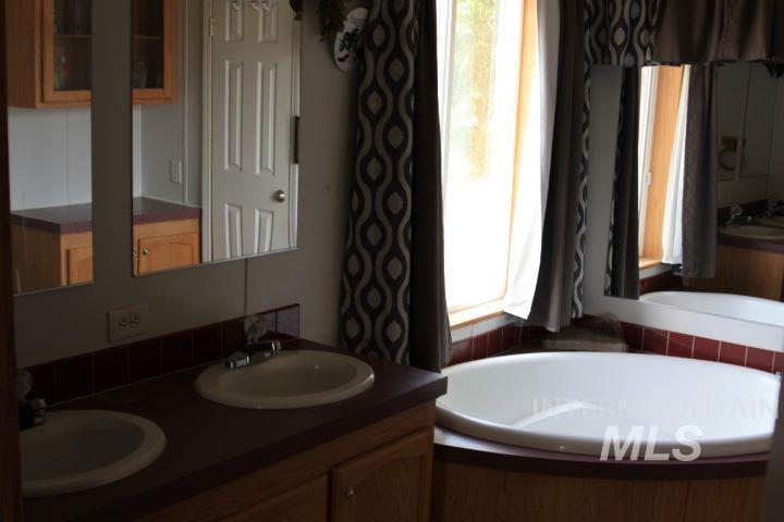 2984 E 990 S, Hazelton, Idaho 83335, 4 Bedrooms, 2 Bathrooms, Residential For Sale, Price $275,000, 98962077