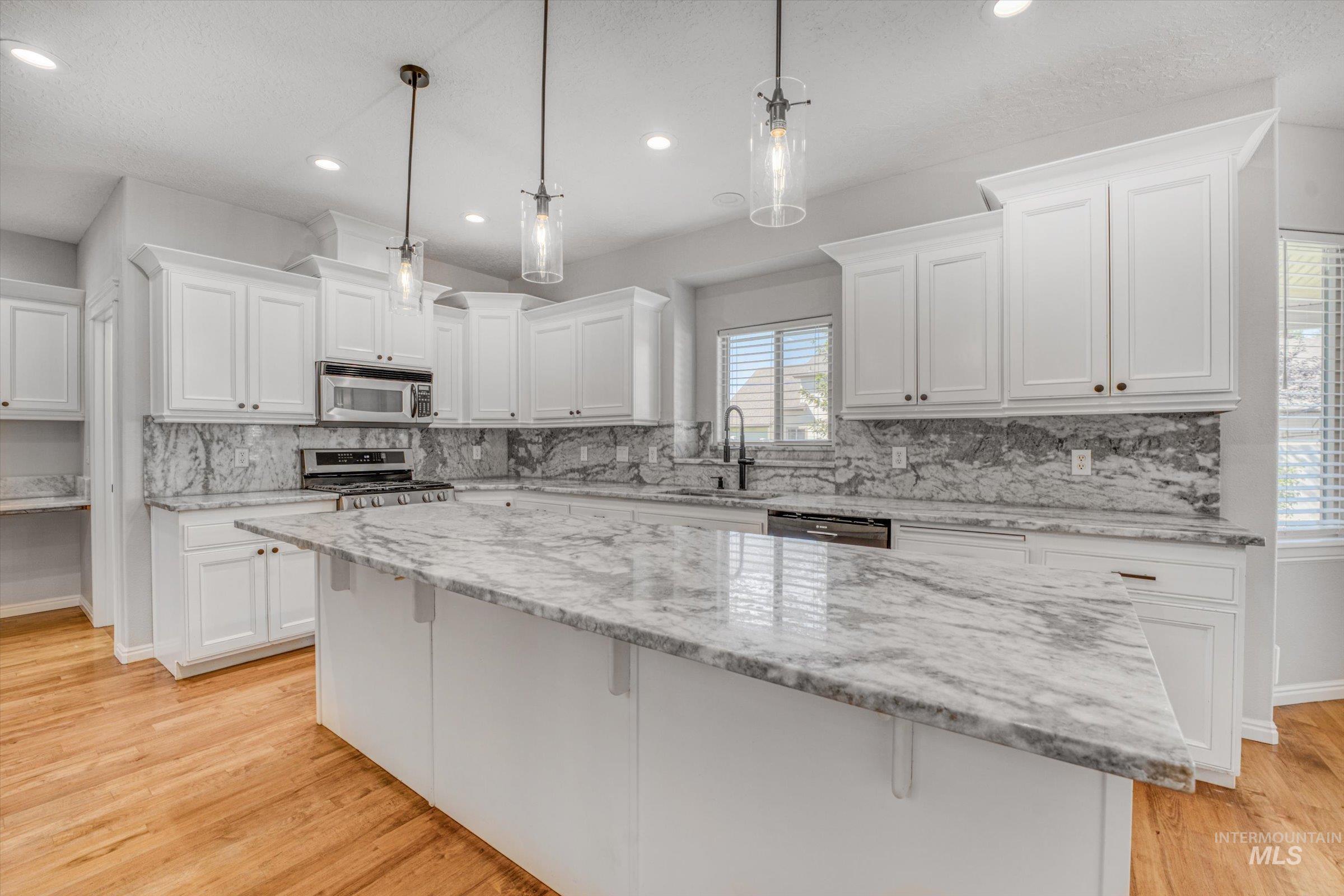 309 S Fernan Lake Way, Star, Idaho 83669, 4 Bedrooms, 2.5 Bathrooms, Residential For Sale, Price $615,000, 98962078