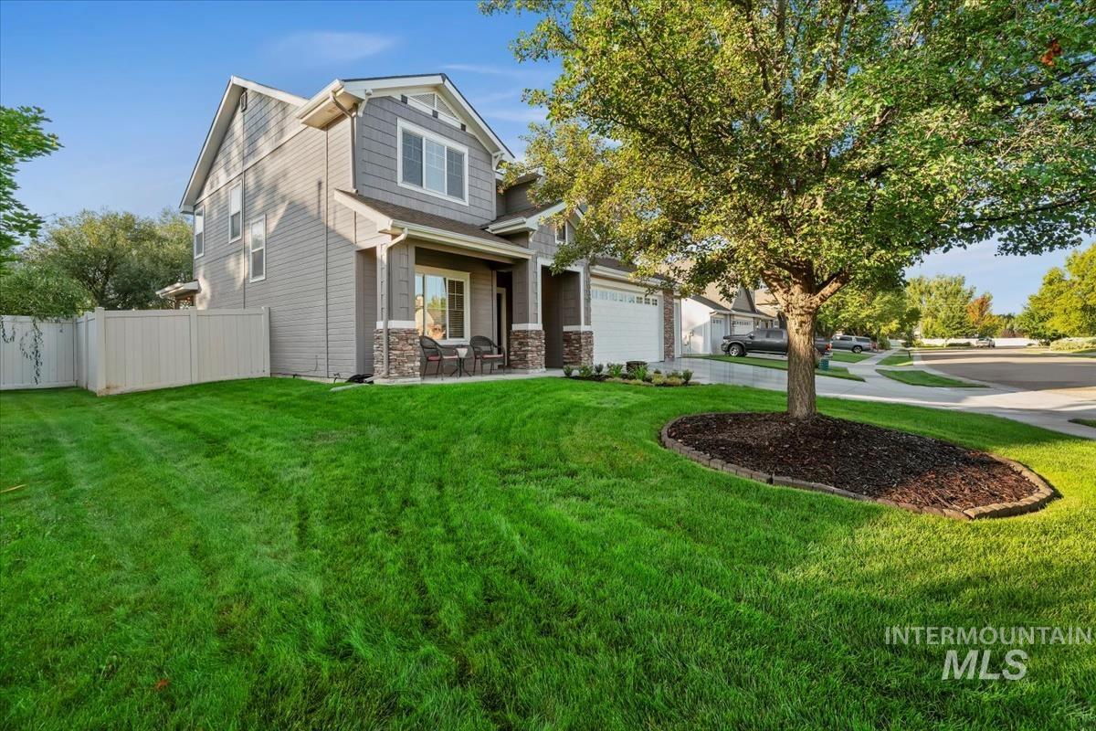 View of front of house with driveway and a garage