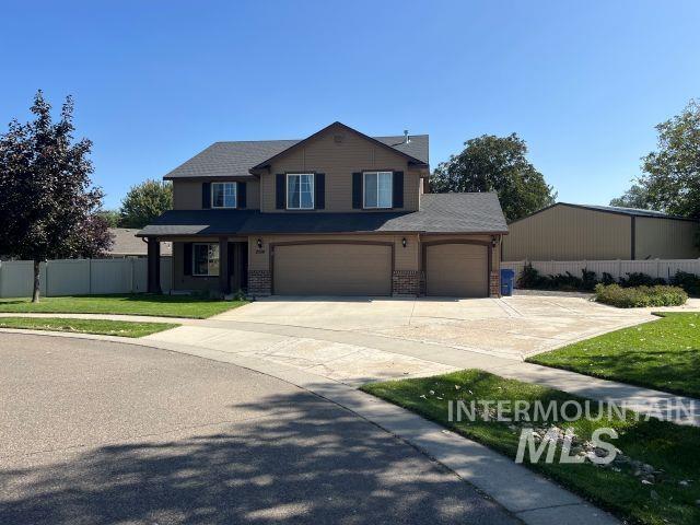 View of front of house with driveway and an attached garage