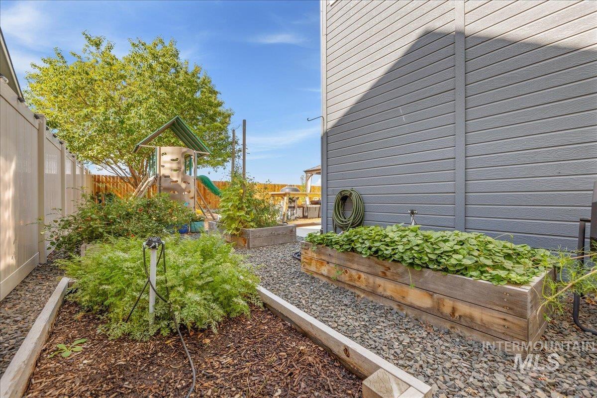 2915 S Nephrite Way, Meridian, Idaho 83642-3165, 4 Bedrooms, 2.5 Bathrooms, Residential For Sale, Price $599,000, 98962088
