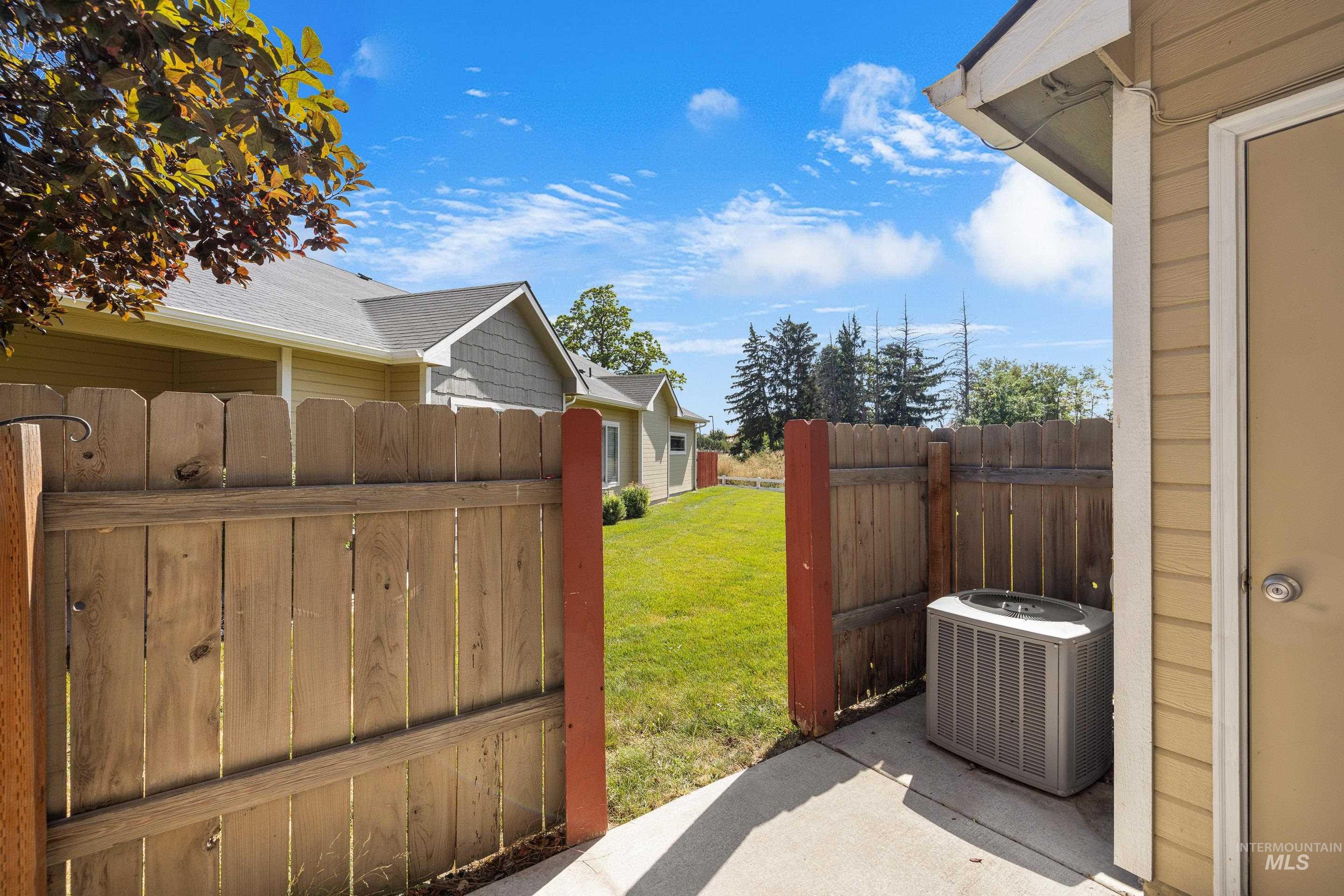 9173 W Brogan, Boise, Idaho 83709, 2 Bedrooms, 2 Bathrooms, Residential For Sale, Price $295,000, 98962093